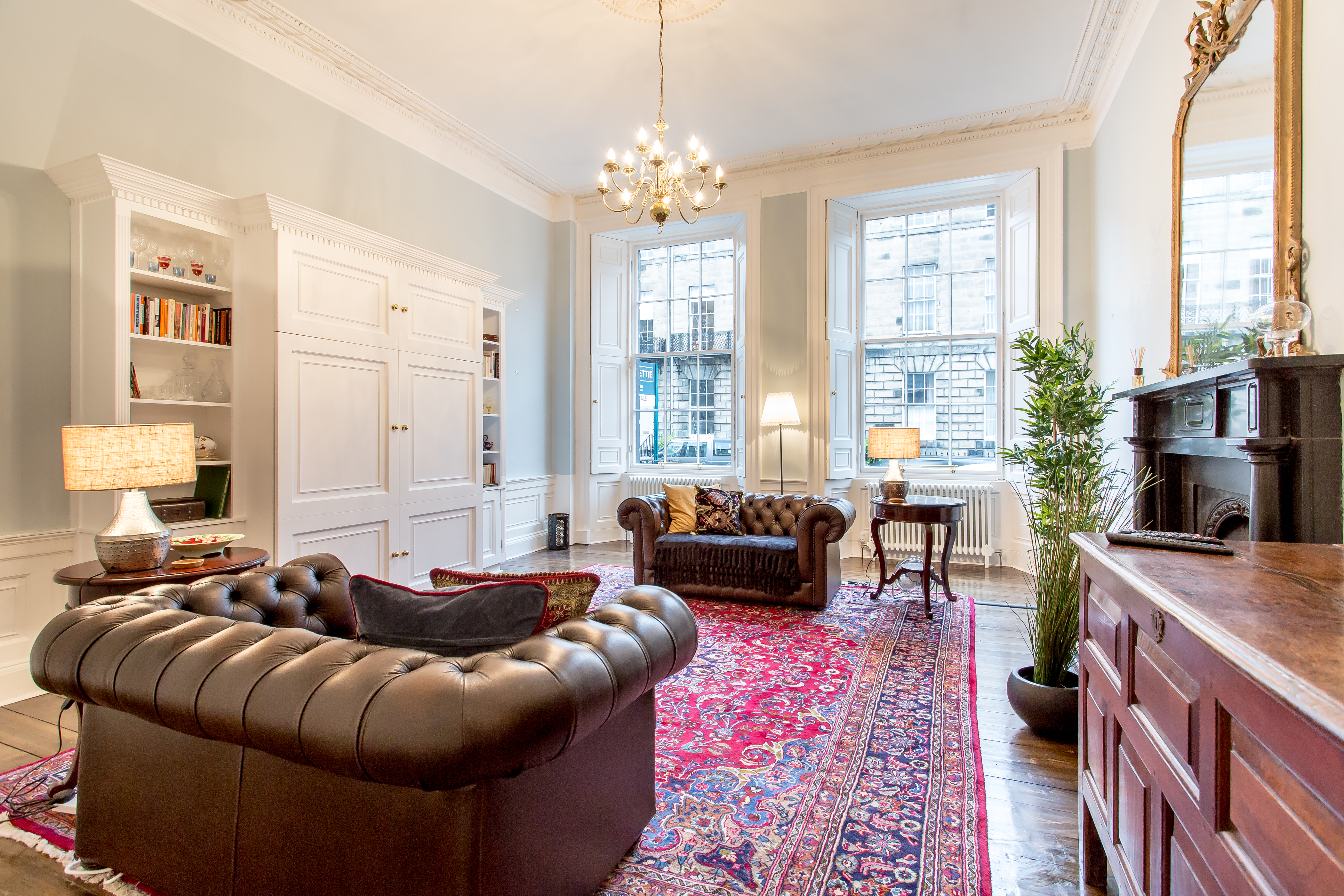 Apartment Helm Heather Dundas Edinburgh: Luxury 1-Bedroom Apartment with Fireplace and WiFi, New Town Edinburgh
