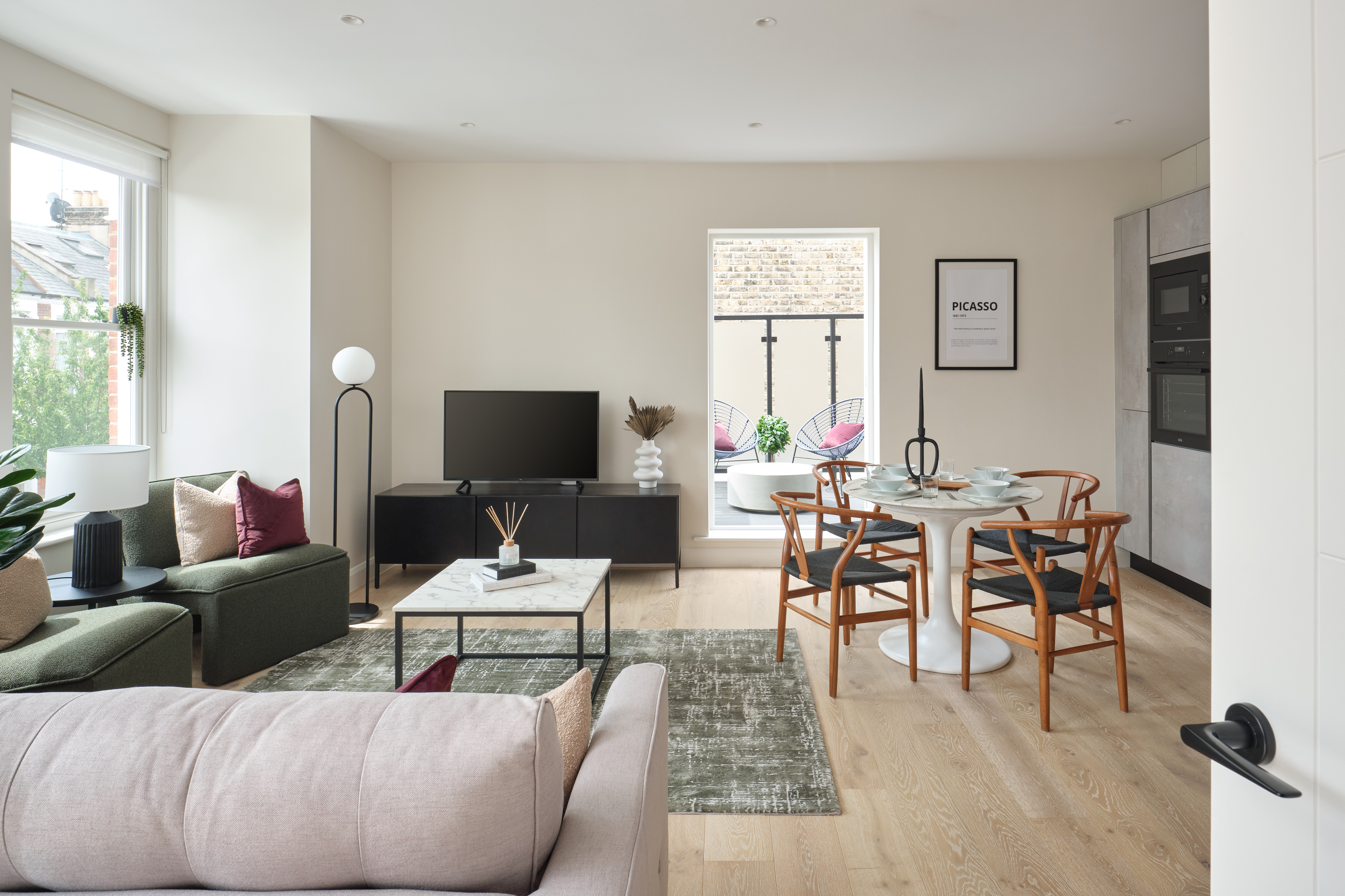 Apartment Helm Heather Parsons Green: Luxury 2-Bedroom Apartment with Spa and Private Parking, Fulham London