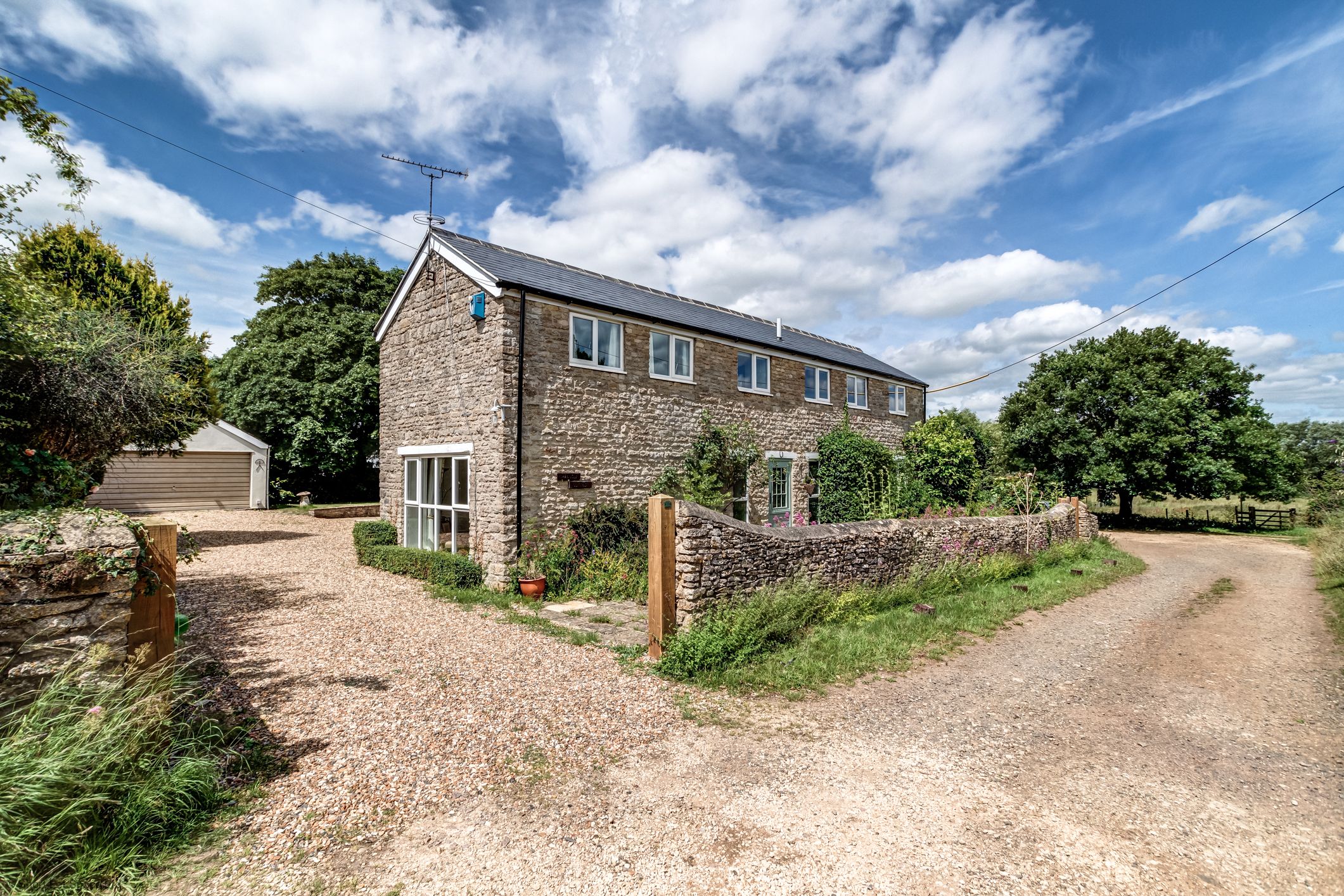 Apartment Helm Heather Stoke Lyne: Luxury 4-Bedroom Apartment with Spa Sauna and Garden, Oxfordshire