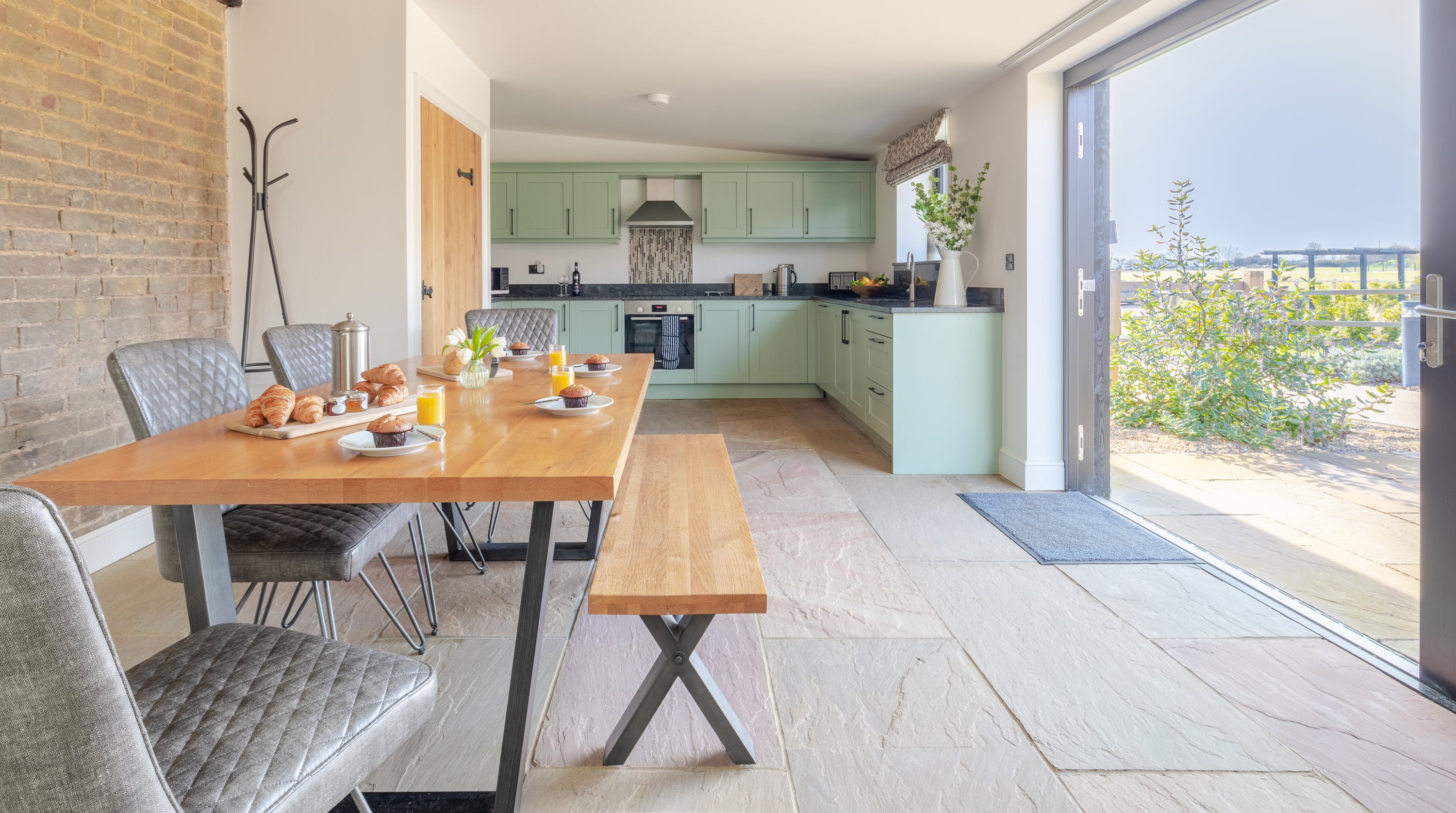 Apartment Helm Heather Willington: Luxury 3-Bedroom Apartment with Spa and Private Parking, Bedfordshire