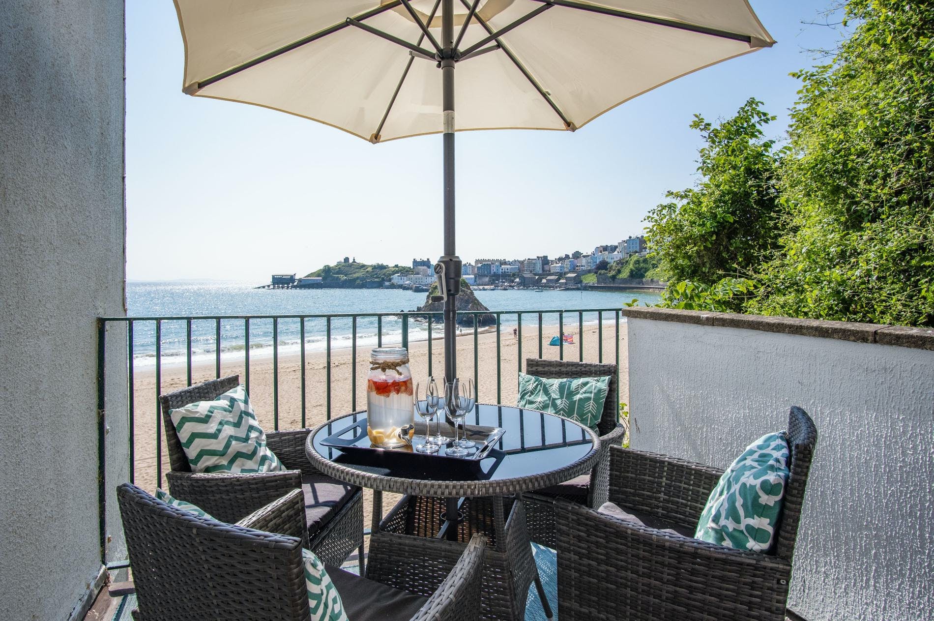 Apartment Helm Rowan Giltspur Tenby: Luxury 2-Bedroom Apartment with Seaview and Beach Access, Tenby