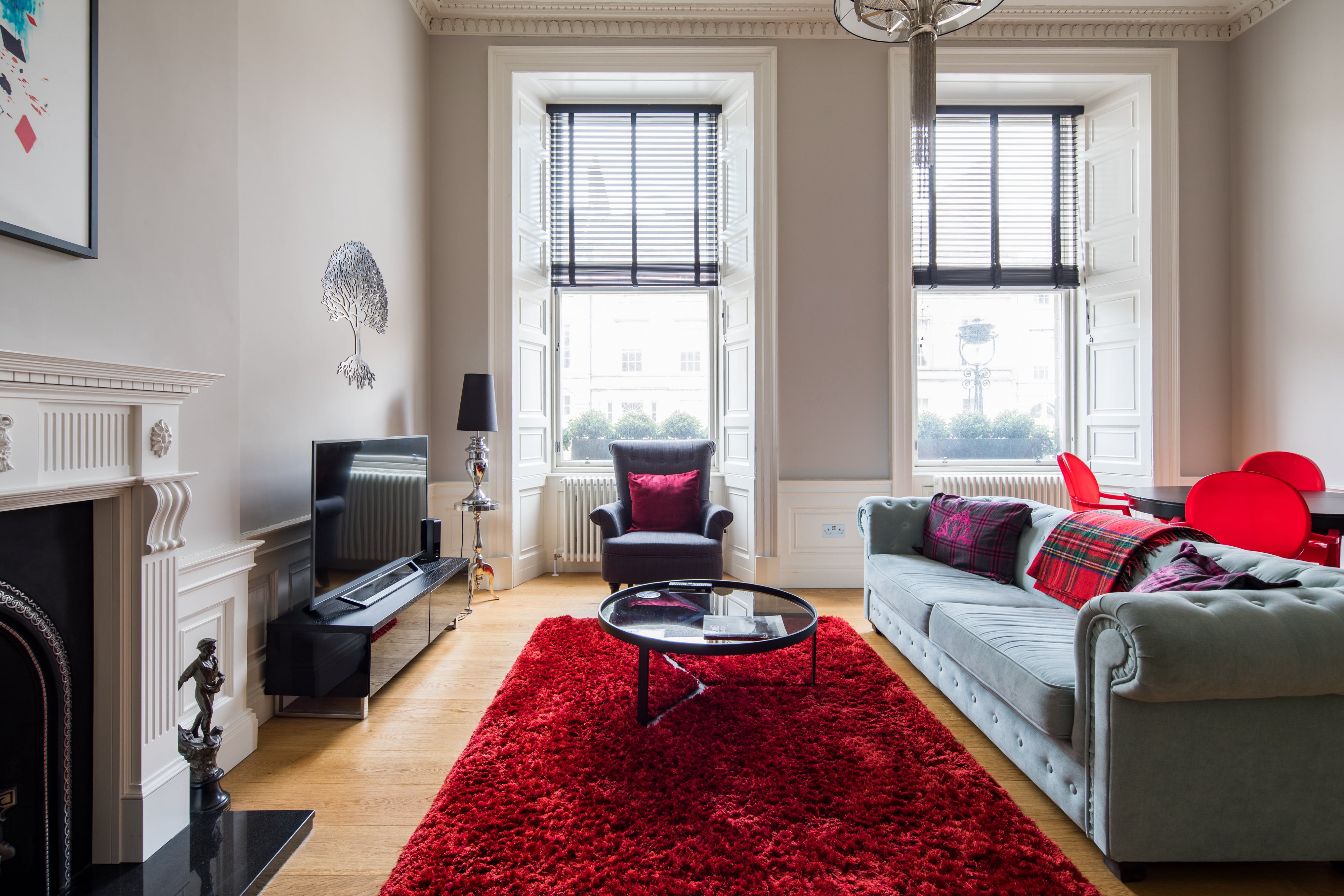 Apartment Helm Rowan Hillside Edinburgh: Luxury 1-Bedroom Apartment with Fireplace and Spa, Hillside Edinburgh