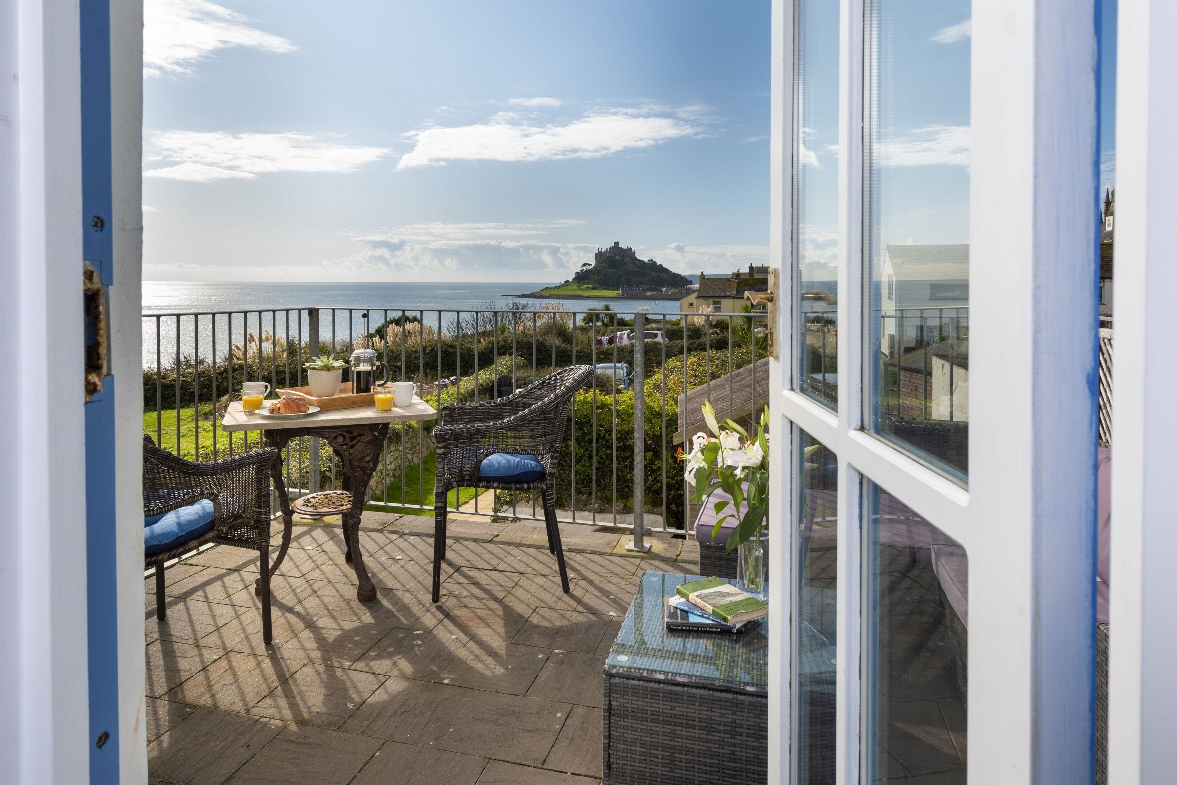 Apartment Helm Rowan Marazion Penzance: Luxury 3-Bedroom Apartment with Sea Views and Spa, Penzance Cornwall