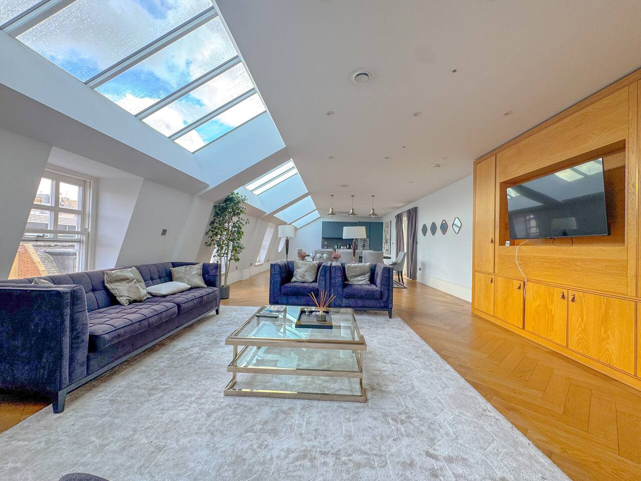 Apartment Helm Rowan Seven Dials: Luxury 3-Bedroom Apartment with Private Parking and Spa, Covent Garden London