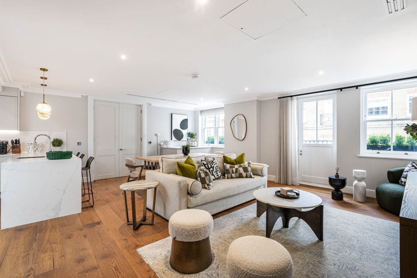 Apartment Helm Rowan Waverton London: Luxury 2-Bedroom Apartment with Spa and Private Parking, Mayfair London