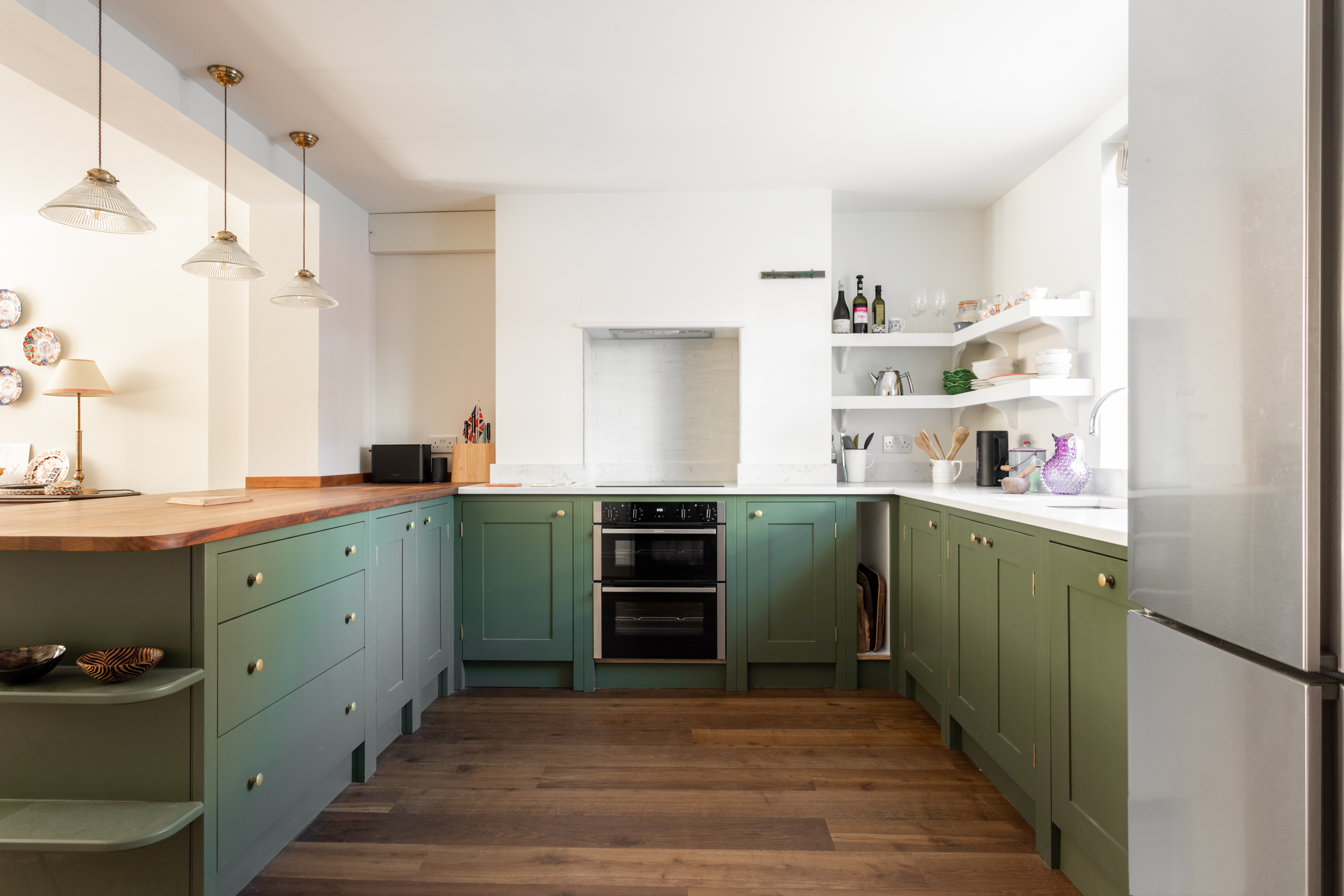 Apartment Zephyr Gunnersbury Barons Court: Luxury 4-Bedroom Apartment with Family-Friendly Features, Barons Court London