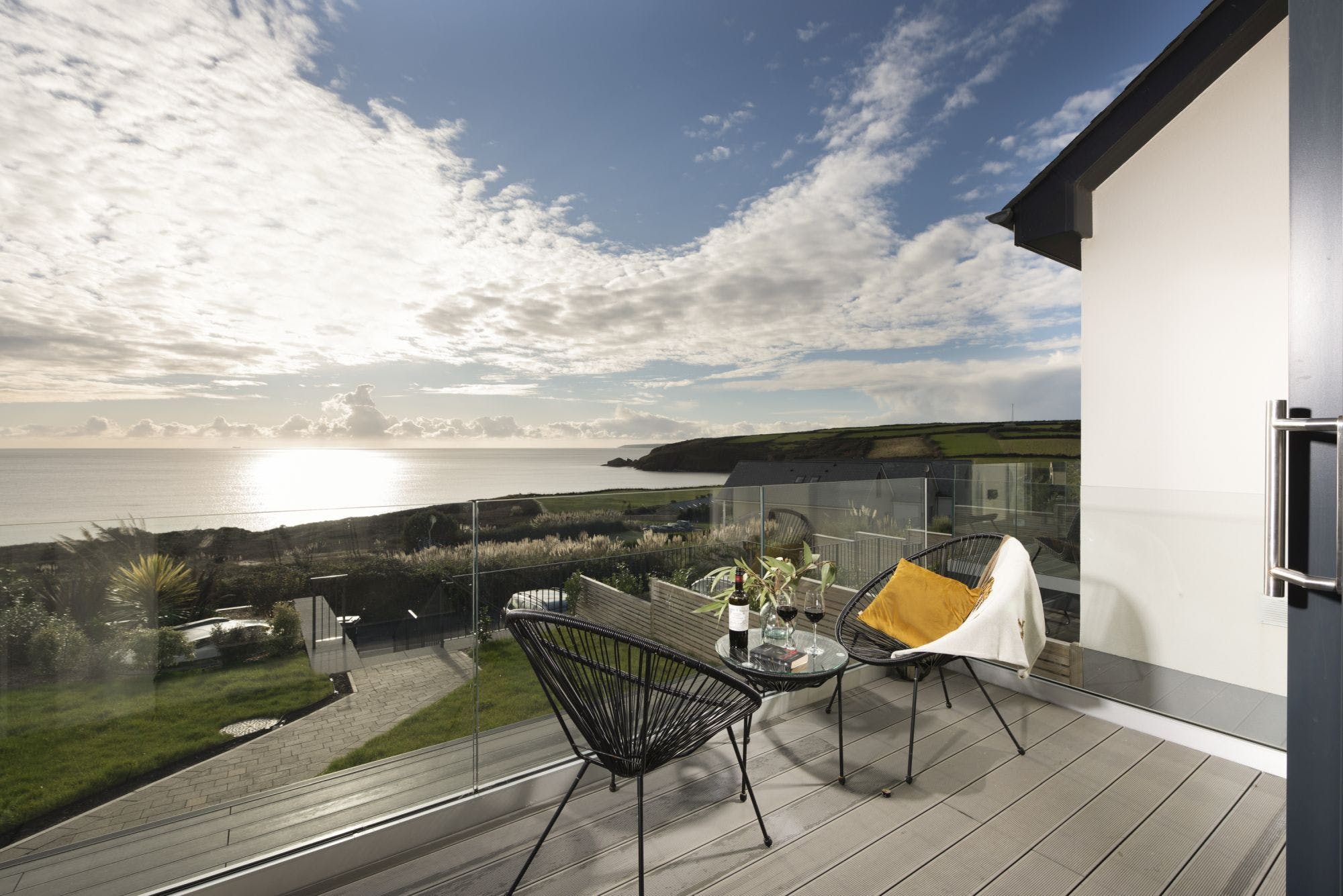Apartment Zephyr Vermeil Loe Bar Porthleven: Luxury 3-Bedroom Apartment with Sea Views and Beachfront Setting, Porthleven