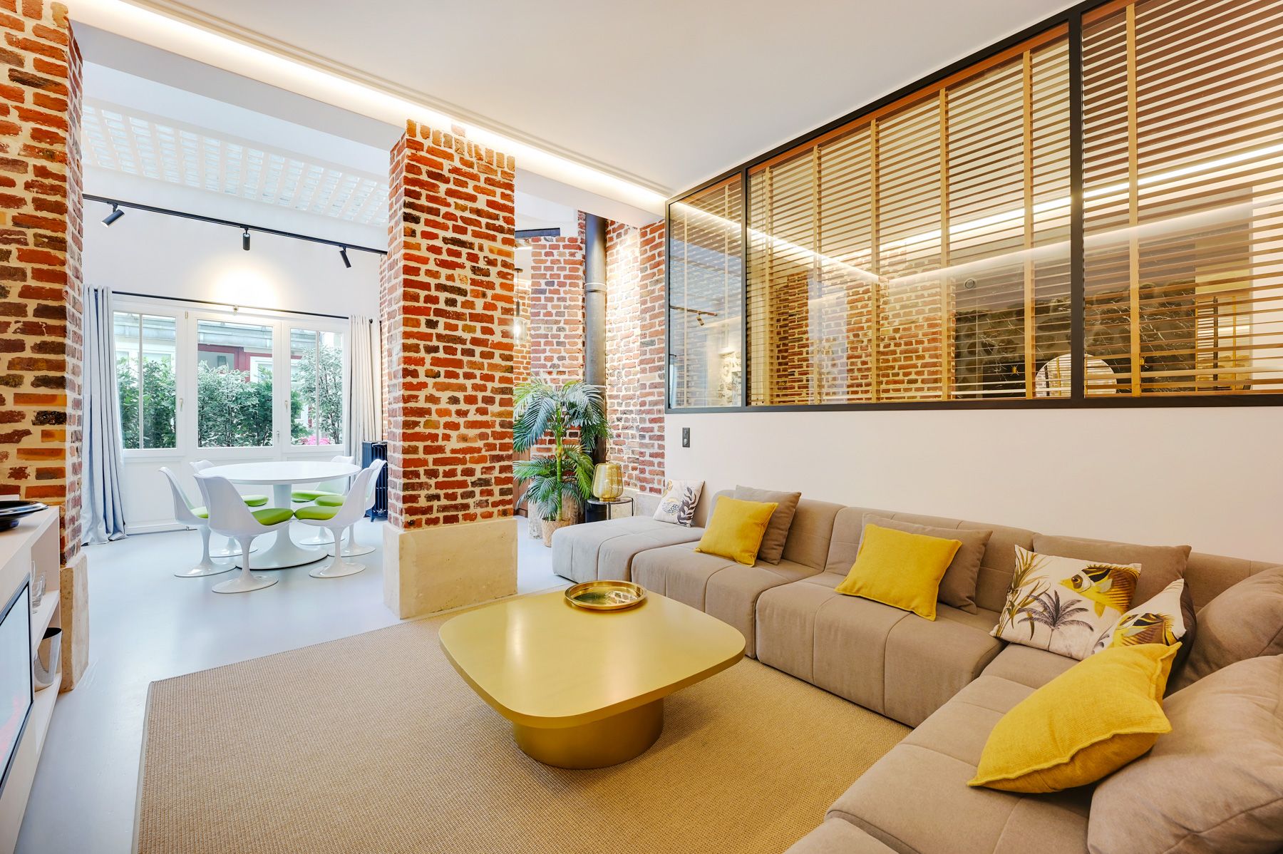 Atelier Lumière Bastille Paris: 2-Bedroom Designer Apartment with Spa in Le Marais, Paris