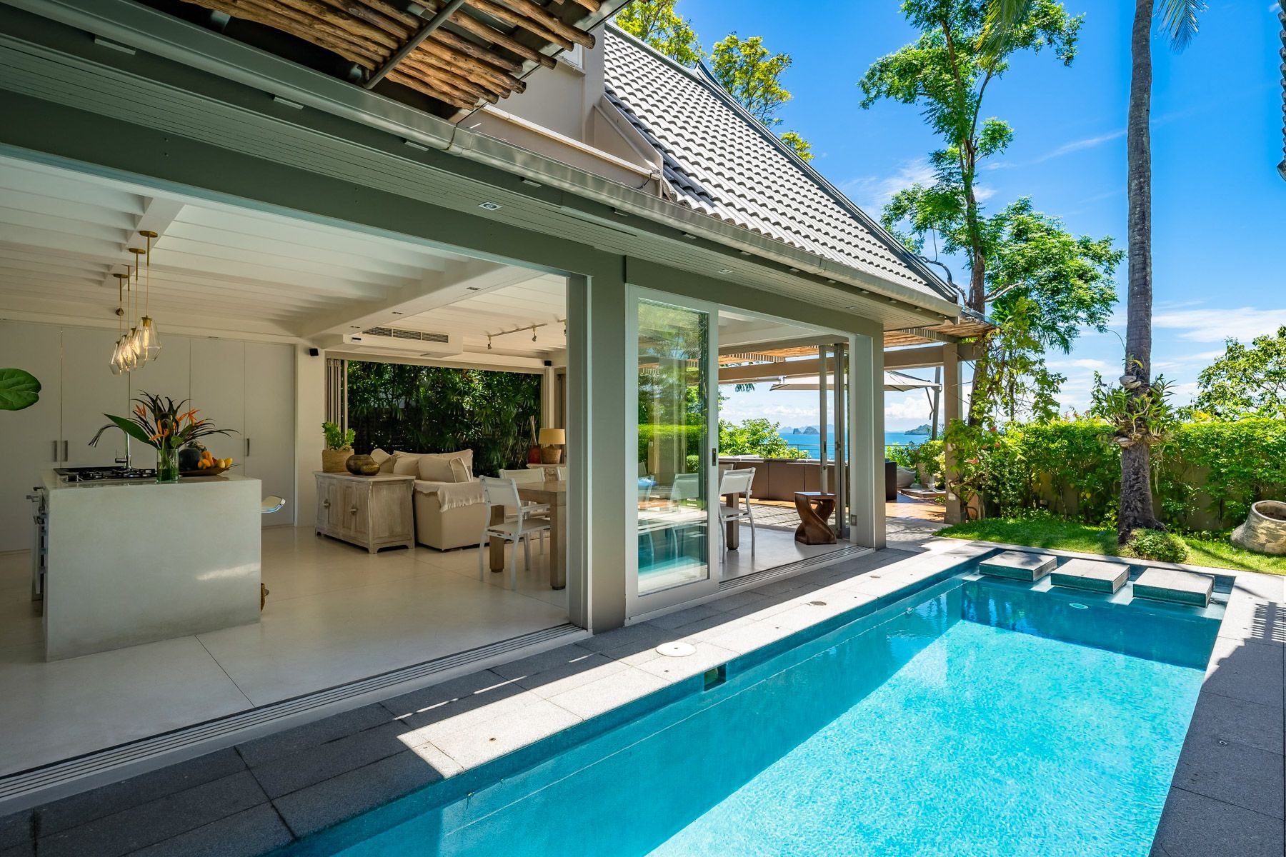 Baan Thong Choengmon Samui: 3-Bedroom Beachfront Seaview Villa with Spa in Koh Samui, Th