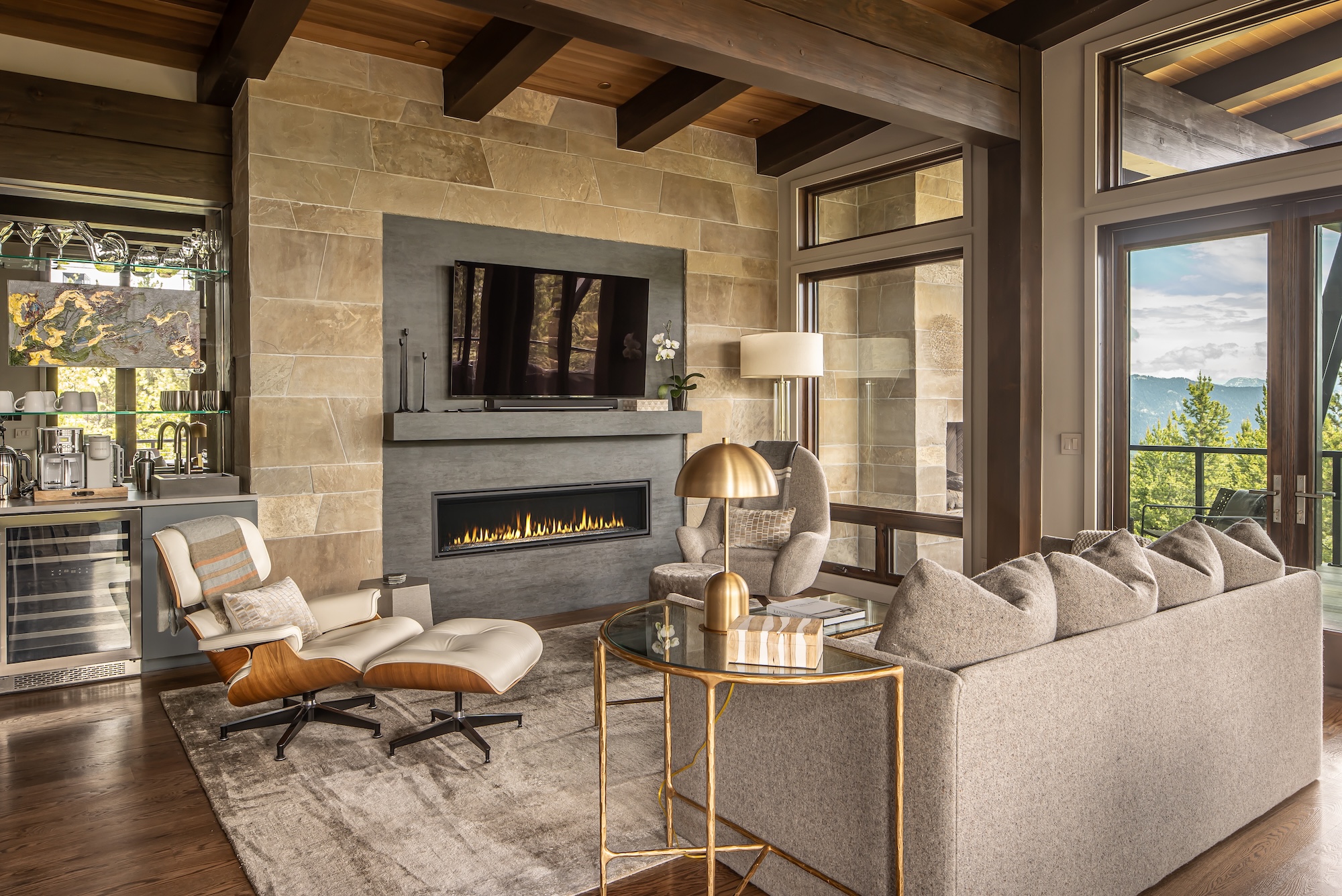 Cabin Chrysos Beartrap Madison: Ski Chalet Rental with Hot Tub and Fireplace, 4 Bedrooms, Madison County Montana