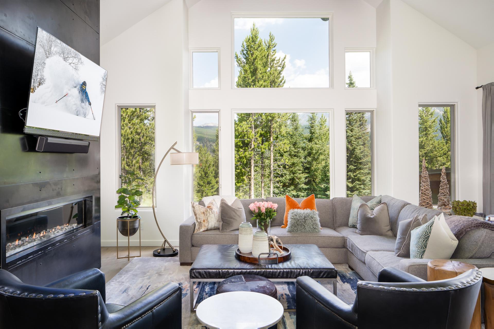 Cabin Chrysos Gallatin: Ski Chalet Rental Gallatin County with Hot Tub, Fireplace, and Family-Friendly Comfort