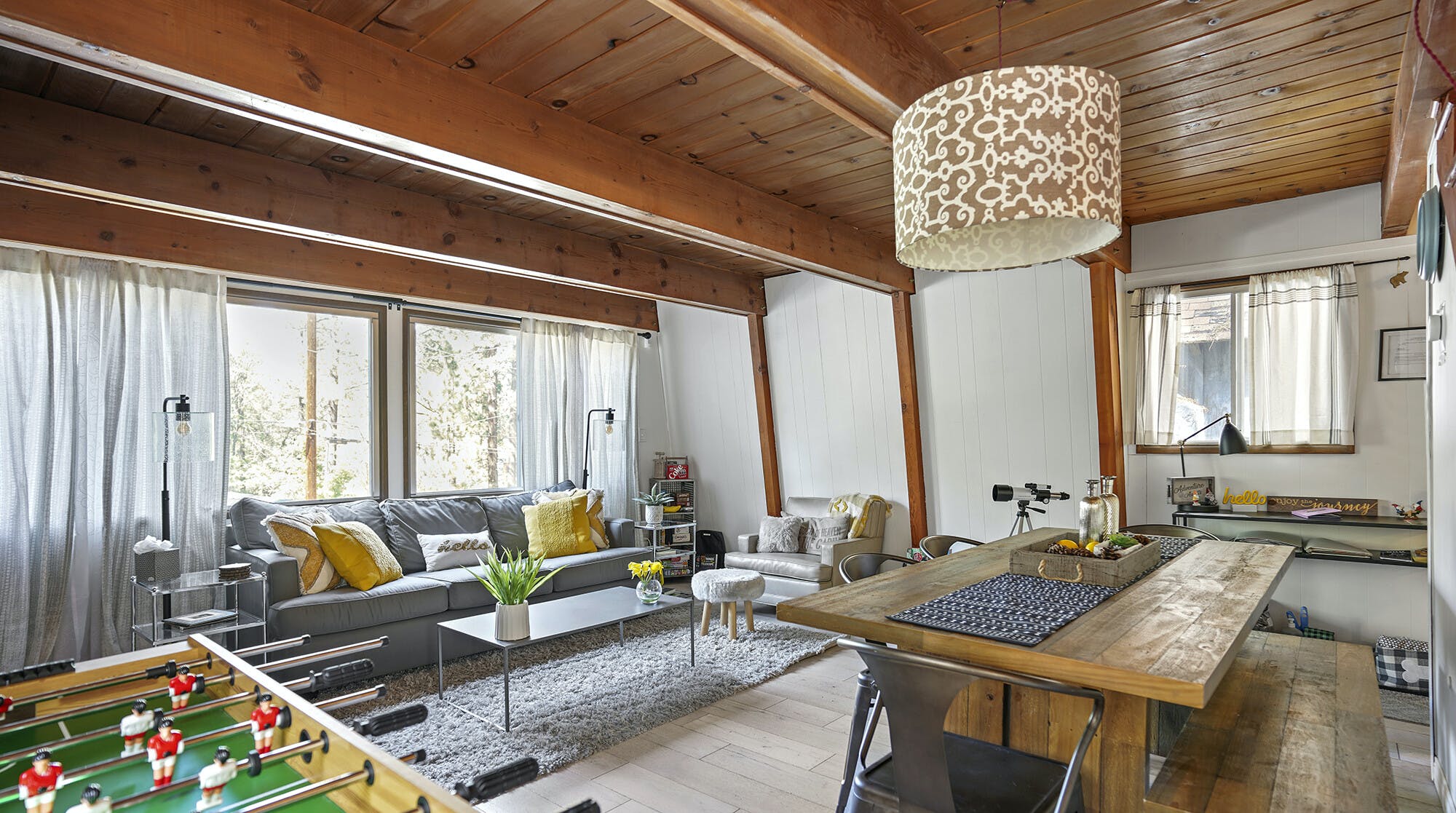 Cabin Helm Snowcrest Big Bear Lake: Charming 2-Bedroom Ski Chalet Rental with Hot Tub and Fireplace, Big Bear Lake