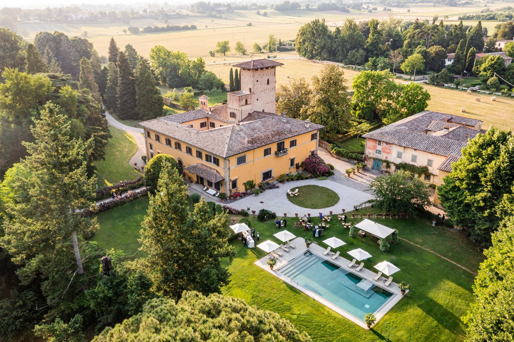 Castello Aureo Mugello Florence: 10-Bedroom Historic Castle with Heated Pool and Spa near Flo