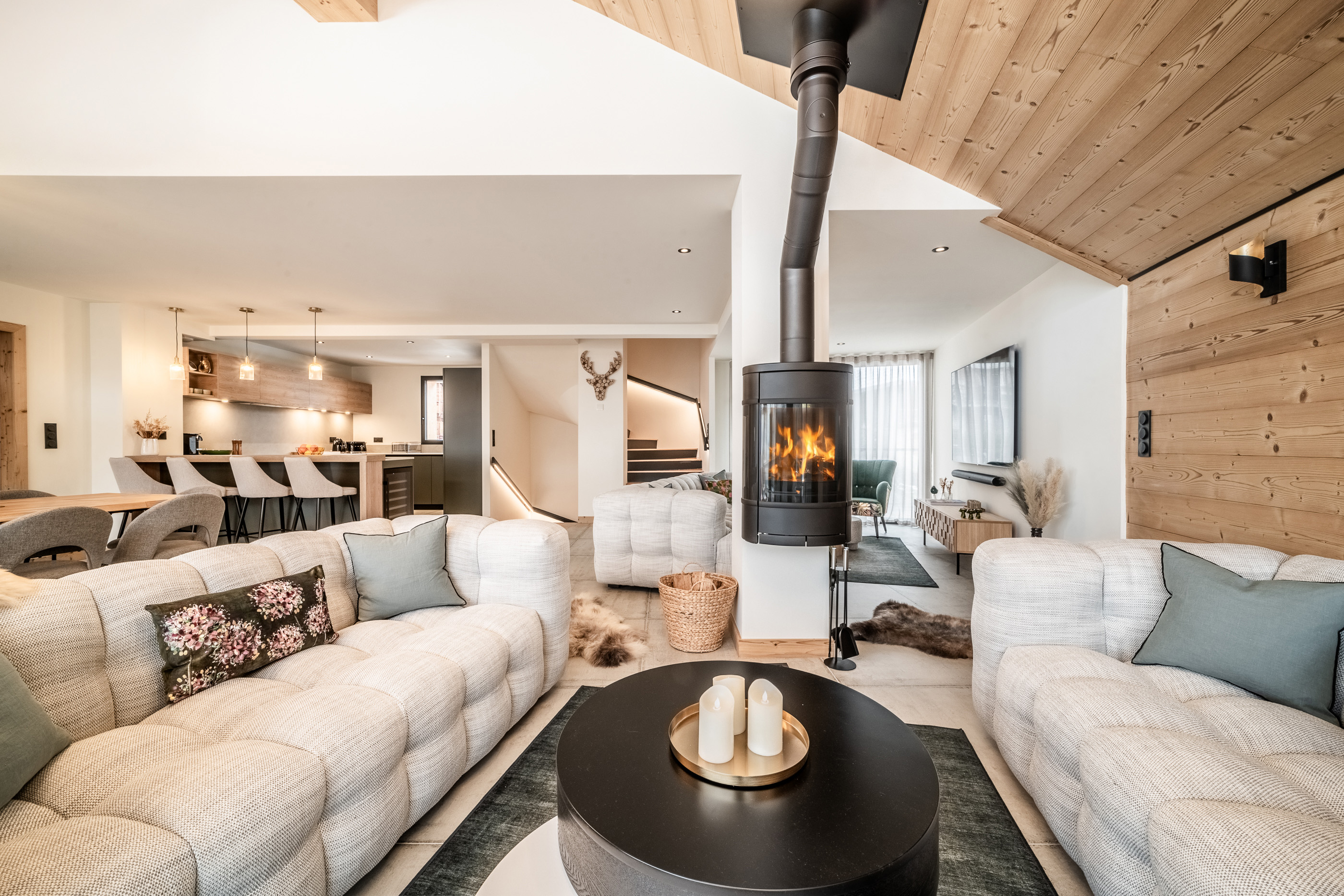 Chalet Vaudaire Arolla Montriond: Ski Chalet Rental Morzine with Hot Tub, Sauna and Fireplace, 4 Bedrooms