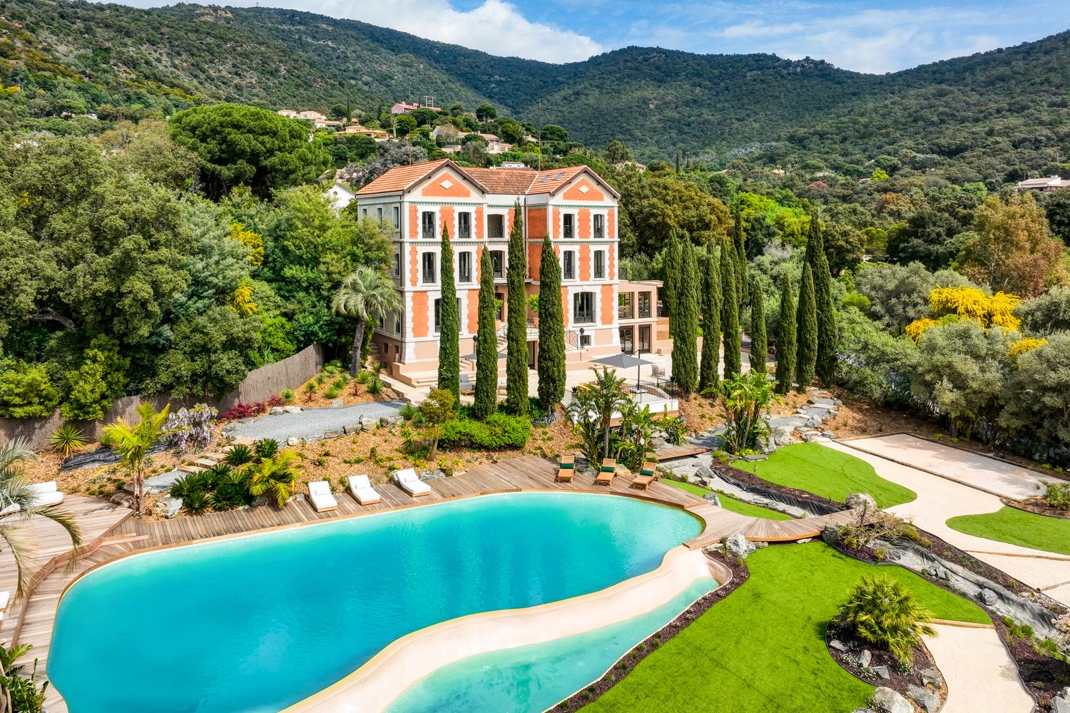 Château Azuréen Valescure Cannes: 7-Bedroom Château with Spa, Pool & Sea Views on the French R