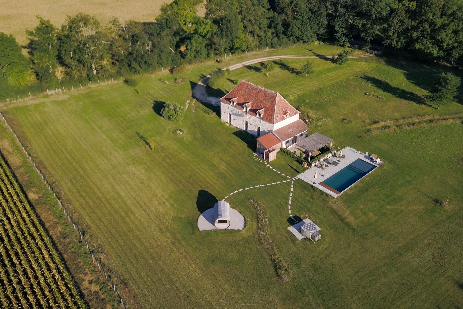 Château Braise Bouhy Raveau: 15-Bedroom Historic Country Estate with Heated Pool and Spa
