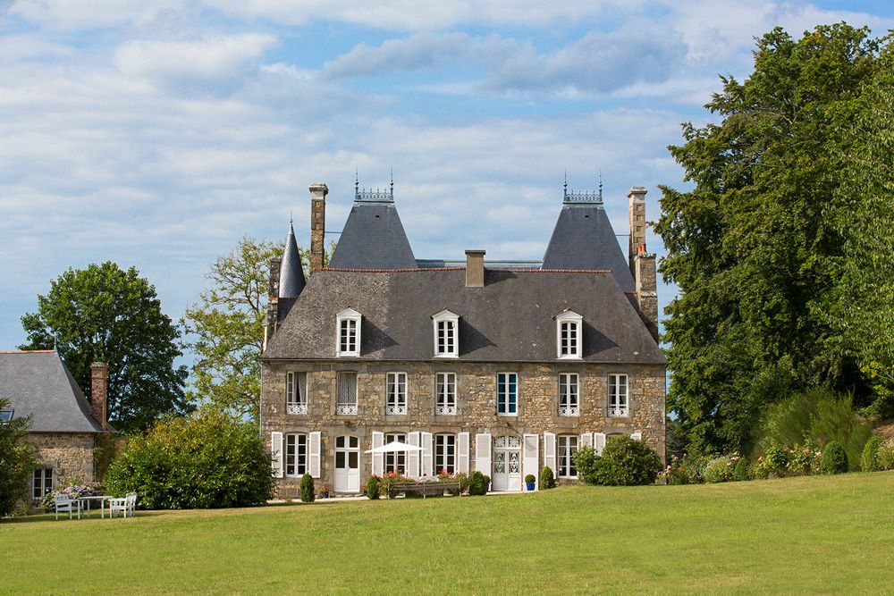 Château Brumaire Trémigon Combourg: 7-Bedroom Historic Château Rental in Combourg with Heated Po