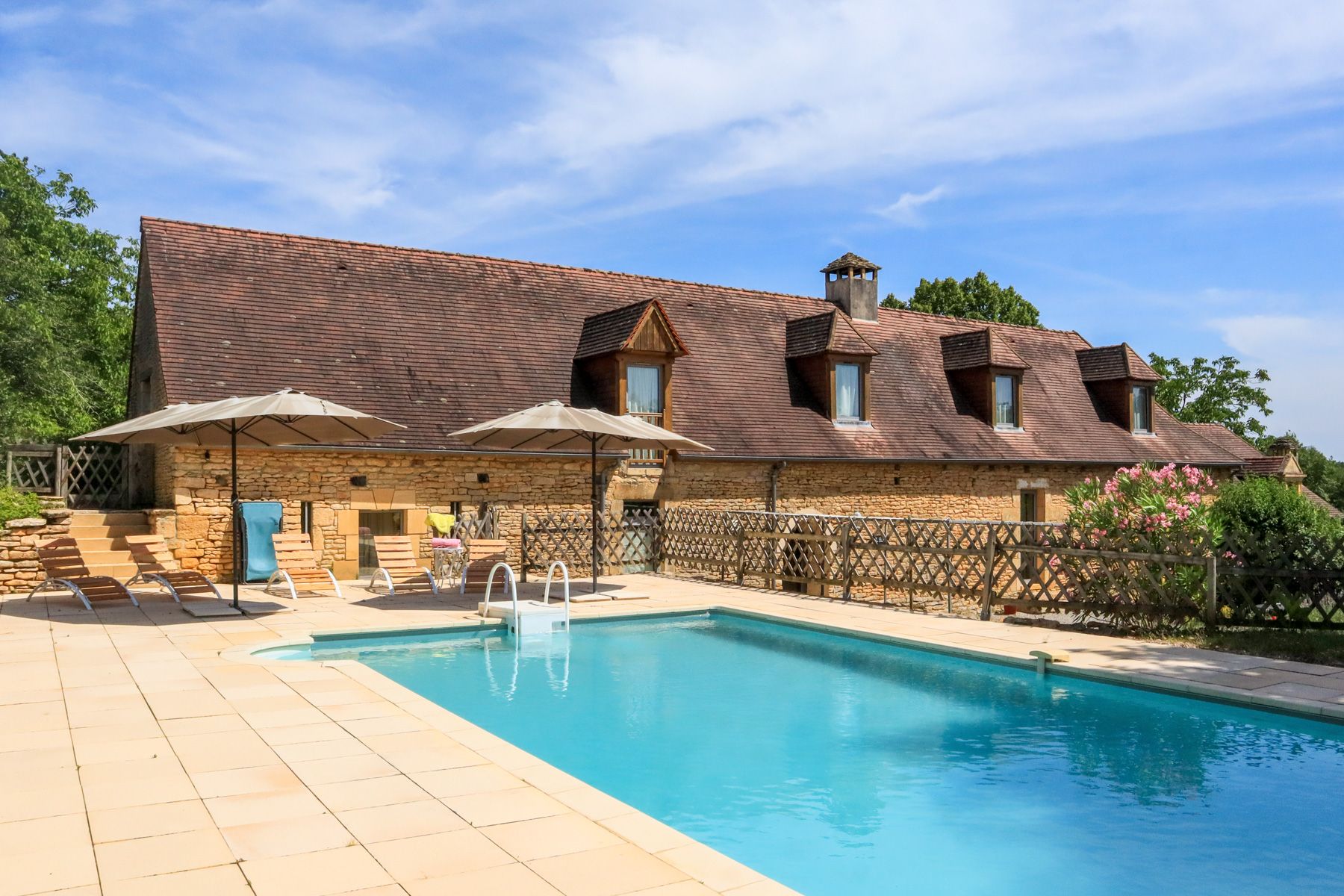 Château Bruyère Cheyssignaguet Dordogne: 6-Bedroom Villa with Heated Pool and Spa in Dordogne Country