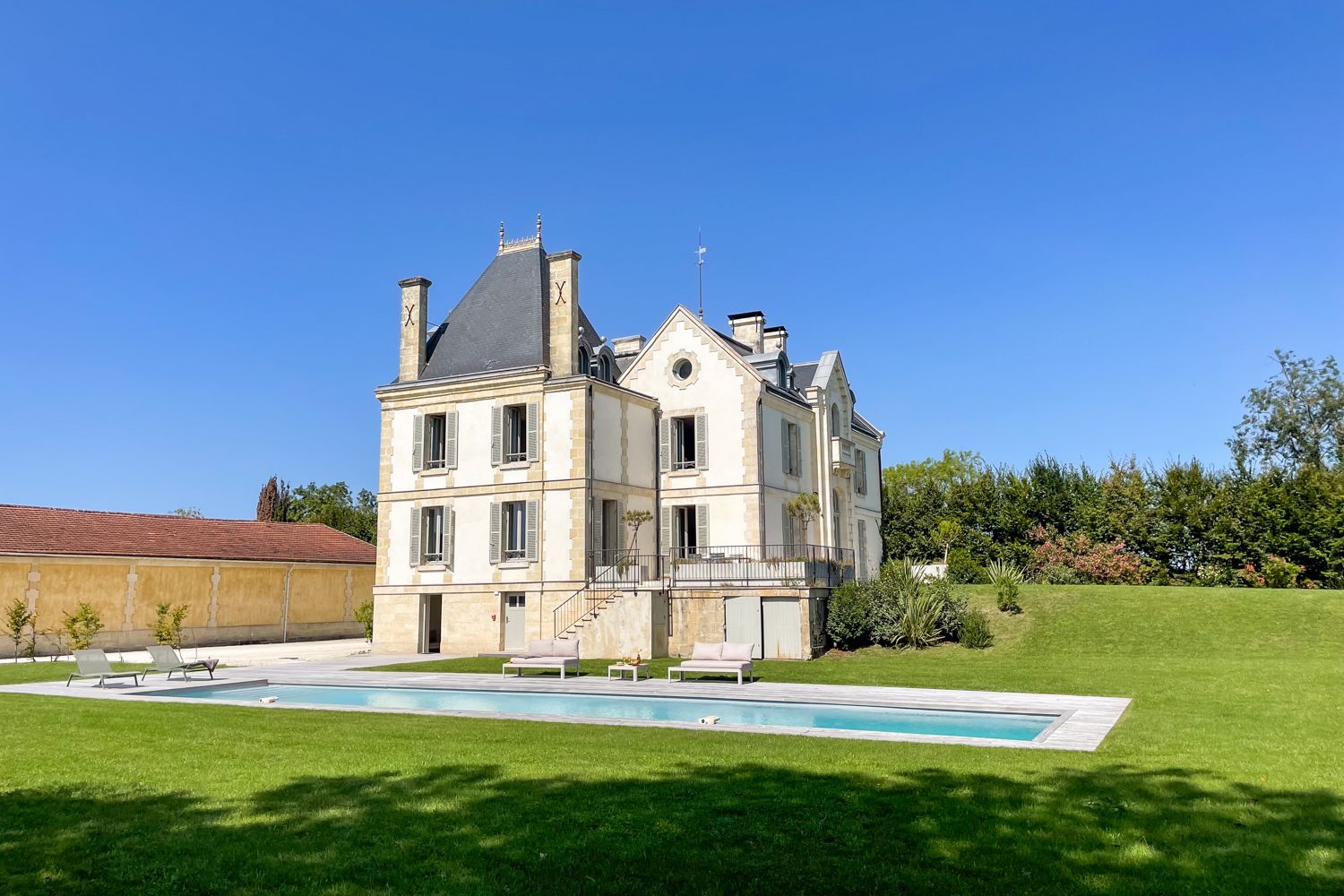 Château Pourpre Marsac Soussans: 8-Bedroom Vineyard Country Estate with Spa in the Heart of M