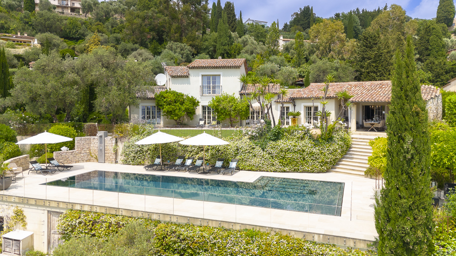 Château Safran Saint-Jeannet Châteauneuf-Grasse: Luxury 5-Bedroom Villa with Private Pool and Spa, Côte d’Azur