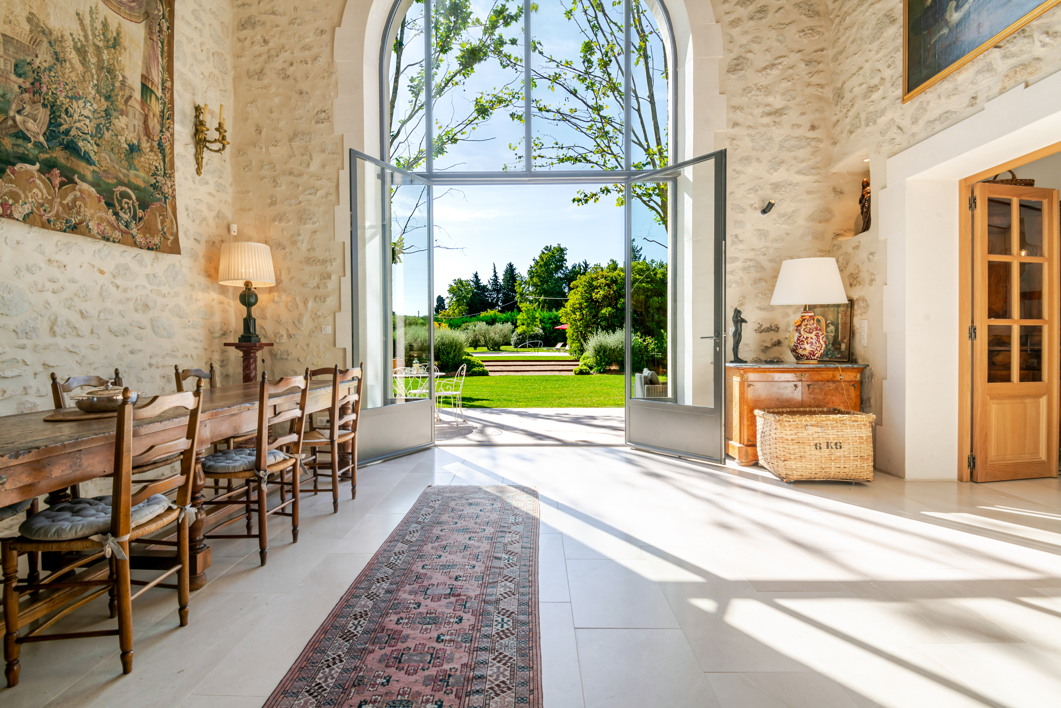 Château Safran Saint-Rémy Arles: Luxury 5-Bedroom Villa with Private Pool and Air Conditioning, Saint-Rémy-de-Provence