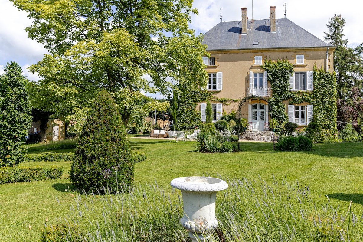 Château Vermeil Drée Charolles: Luxury 7-Bedroom Apartment with Private Pool and Sauna in Saône-et-Loire