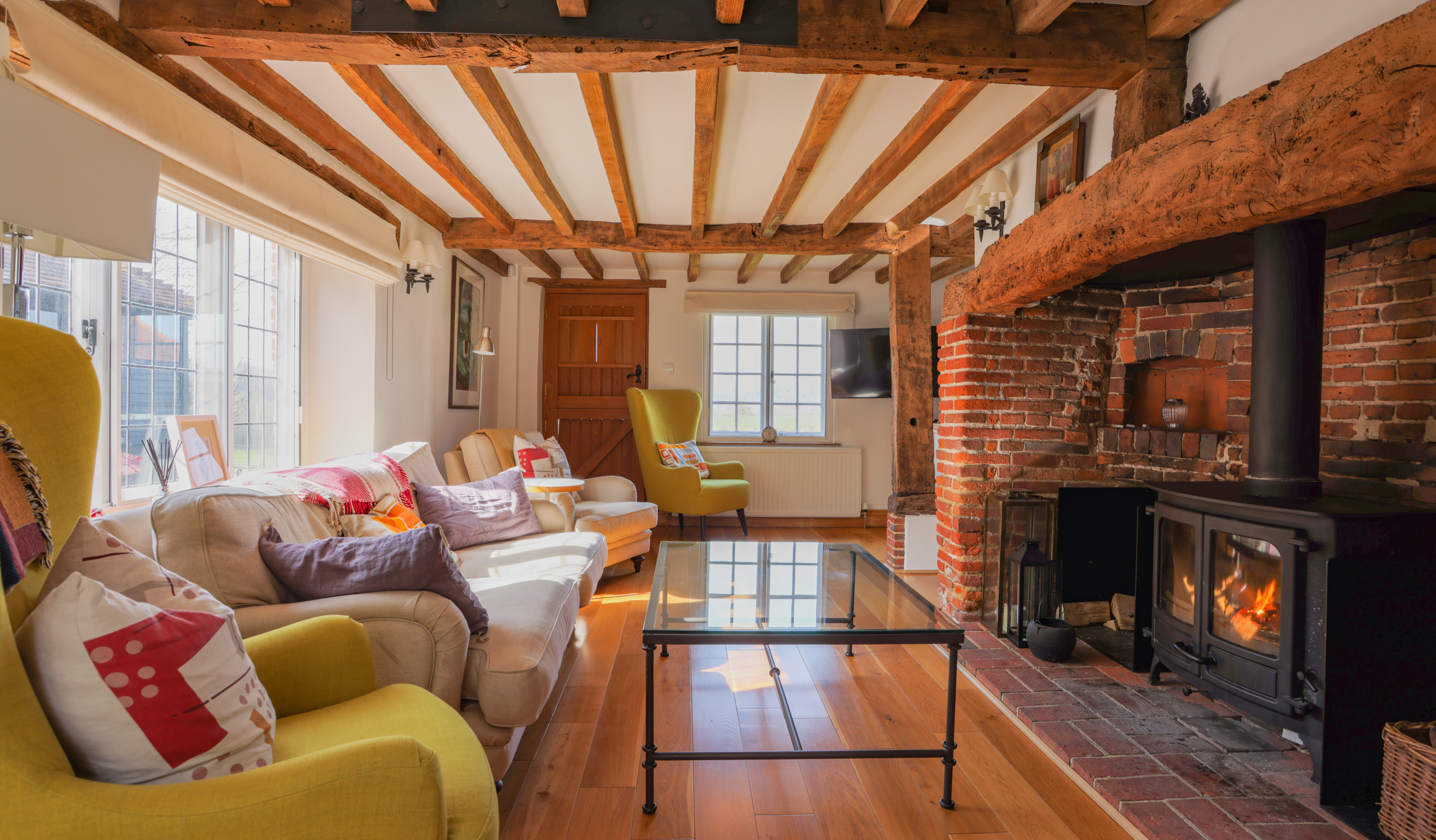 Cottage Helm Burpham Chichester: Luxury 3-Bedroom Cottage with Fireplace and Private Parking, Chichester