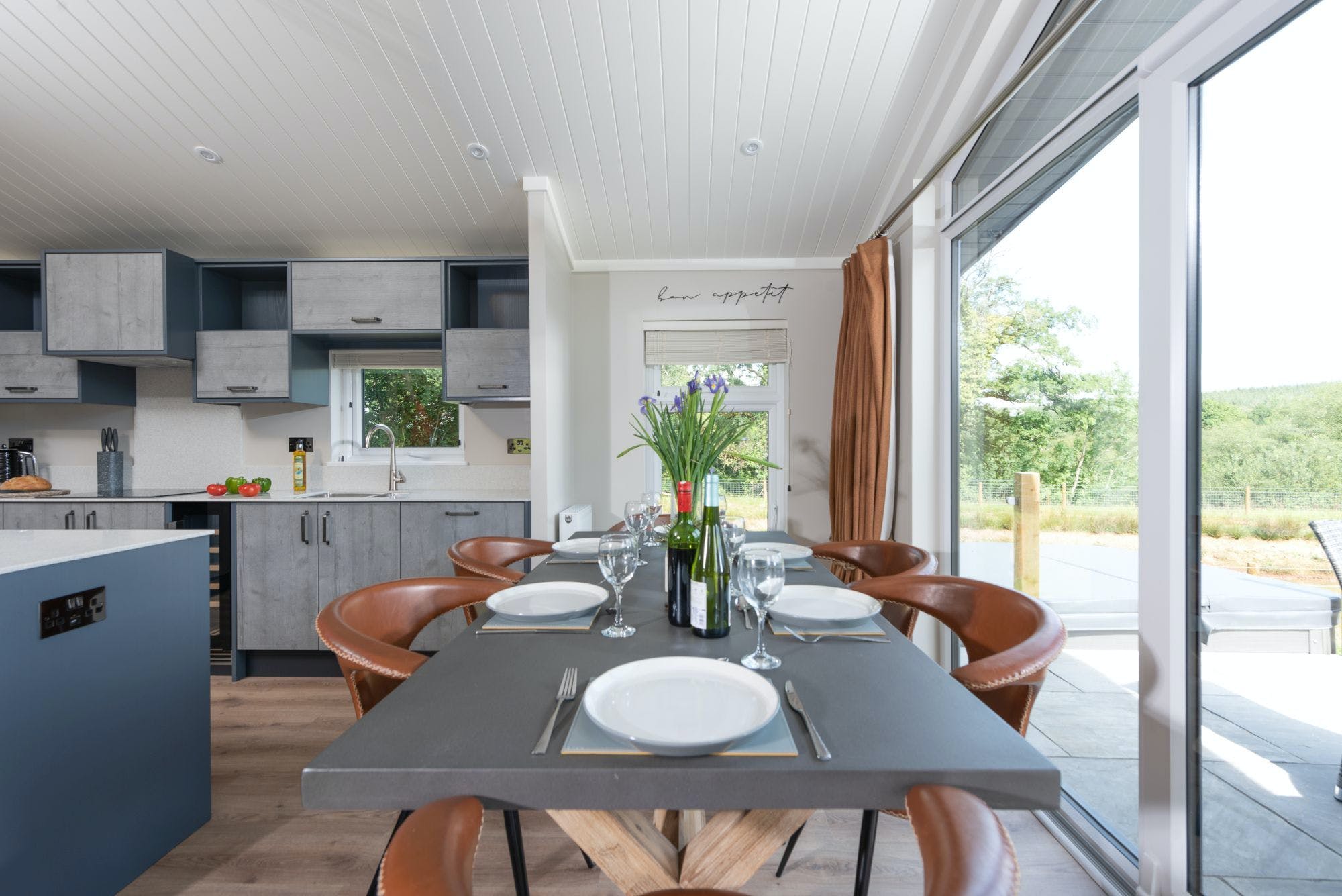Cottage Helm Burrator Devon: Luxury 3-Bedroom Cottage with Hot Tub and Seaview, West Devon