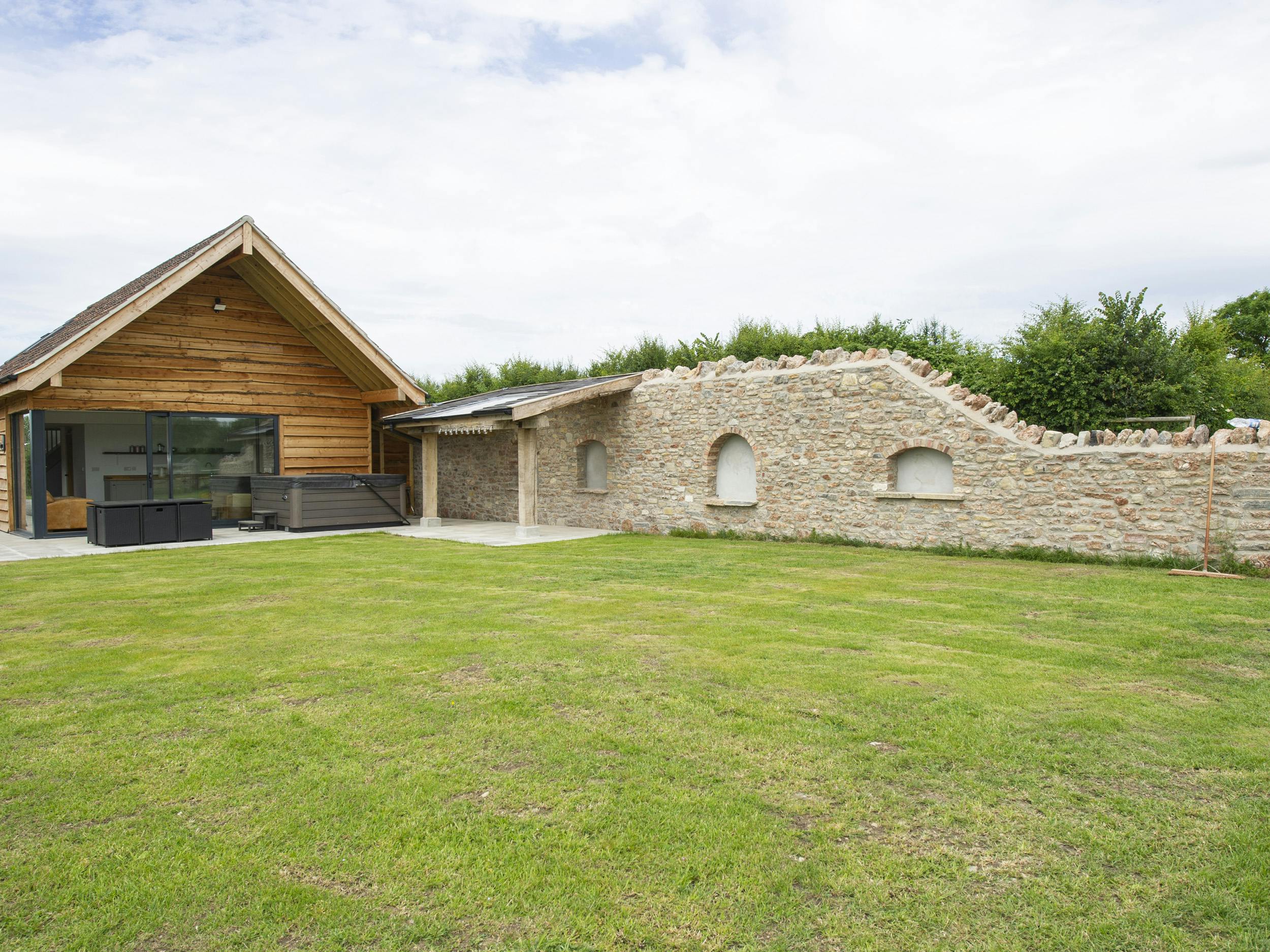 Cottage Helm Caerleon Somerset: Luxury 3-Bedroom Villa with Hot Tub and Countryside Views, Somerset