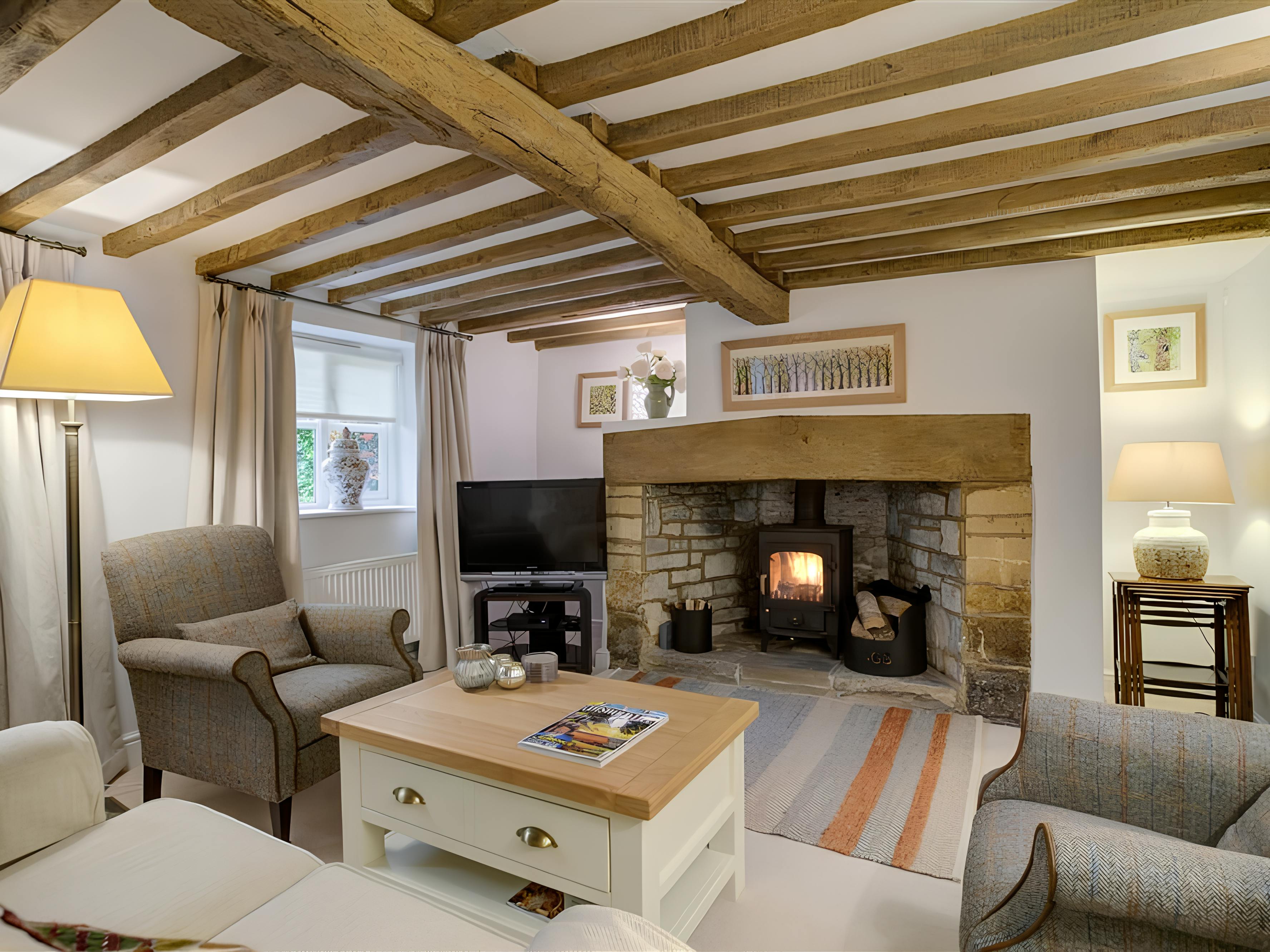 Cottage Helm Frairs Faringdon: Charming 2-Bedroom Holiday Cottage with Fireplace and Private Parking, Faringdon Oxfordshire