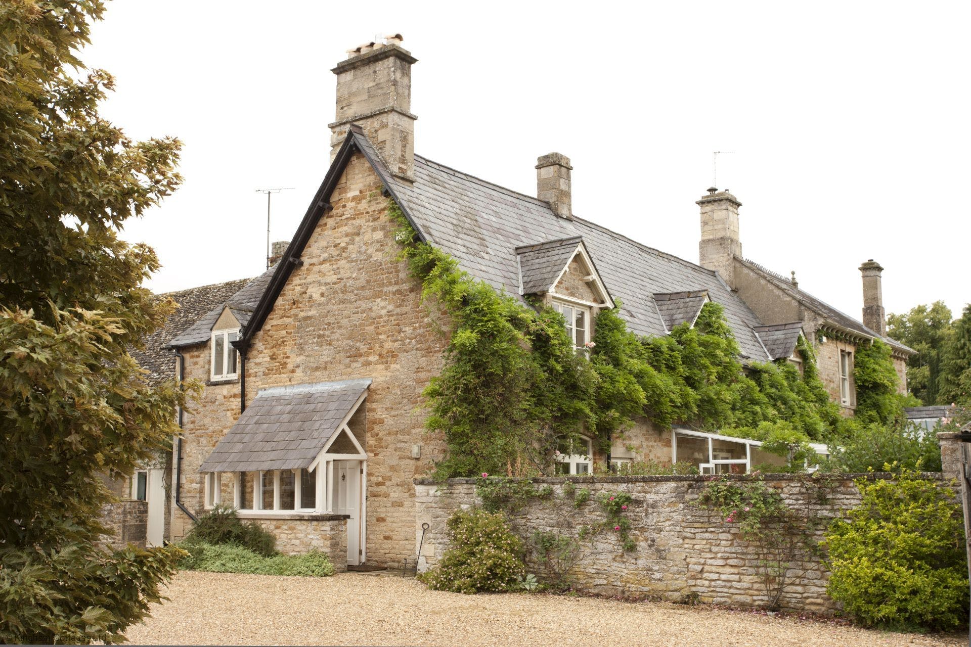 Cottage Helm Frairswood Chipping Norton: Charming 2-Bedroom Apartment with Pool and Tennis Court in Chipping Norton