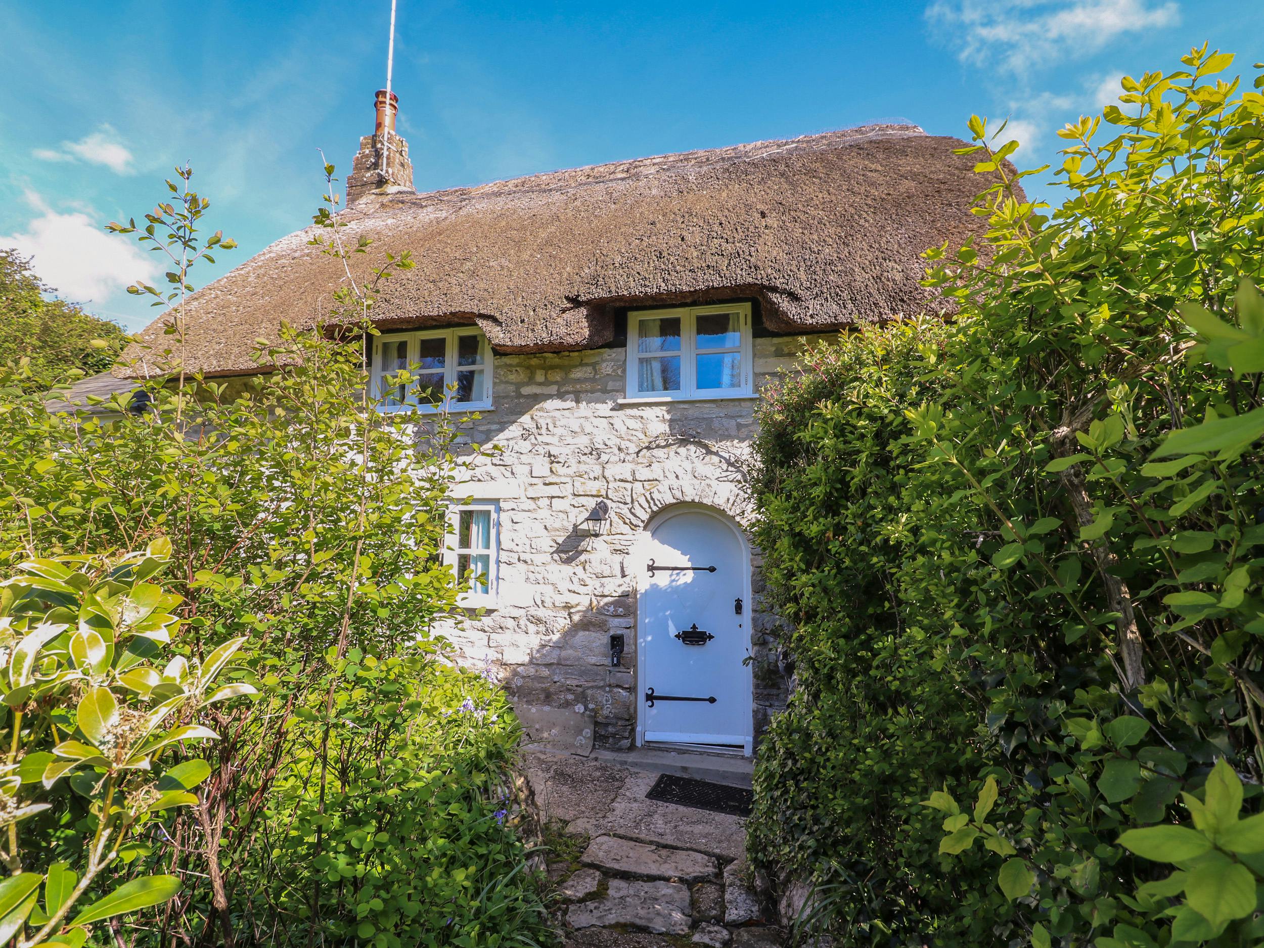 Cottage Helm Fraisthill Weymouth: Charming 2-Bedroom Golf Villa with Sea Views and Private Parking in Weymouth