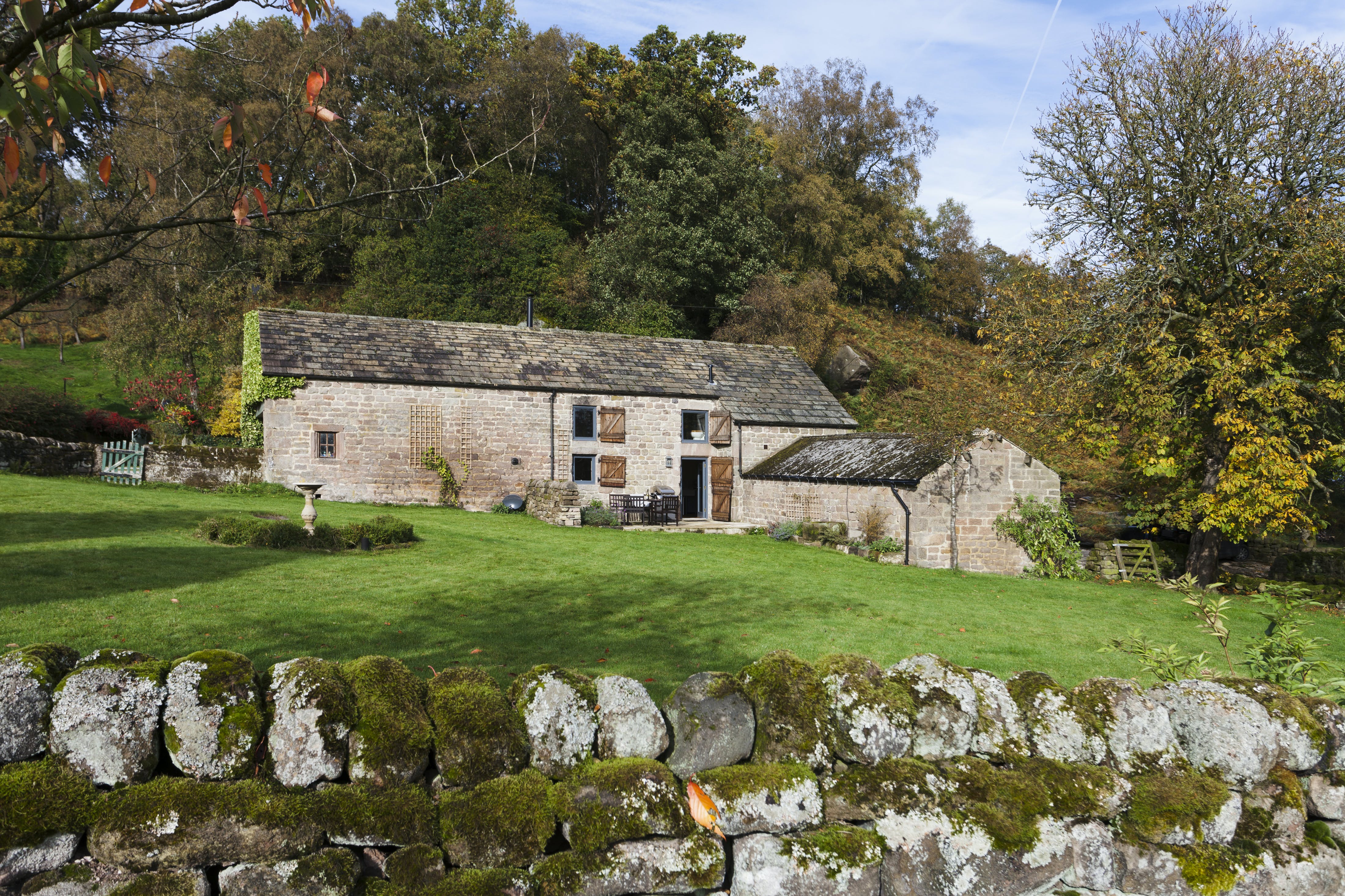 Cottage Helm Fraoch Birchover: Charming 2-Bedroom Holiday Cottage with Sauna and Countryside Views, Peak District