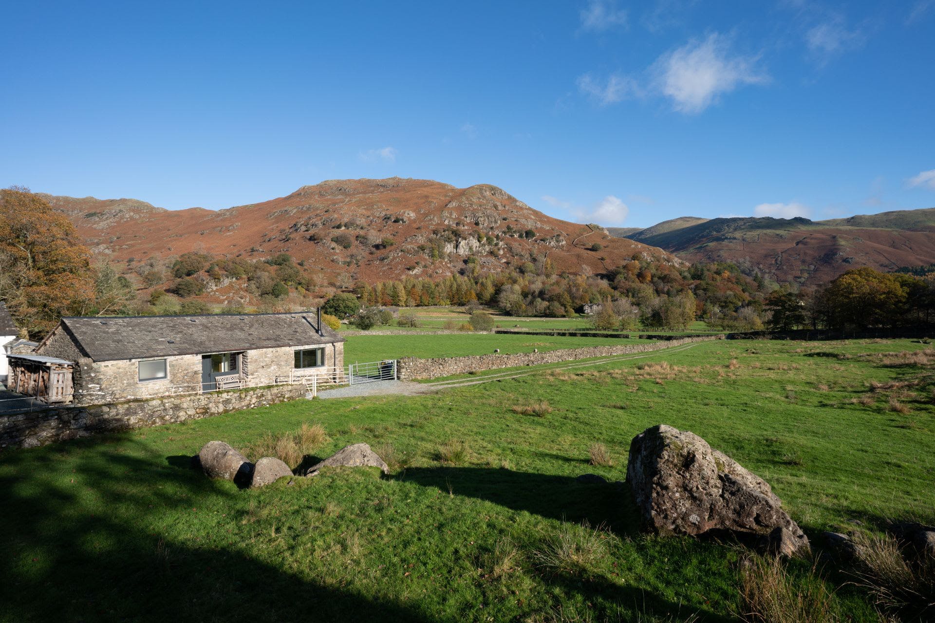 Cottage Helm Fraoch Grasmere: Charming 2-Bedroom Holiday Cottage with Fireplace and Private Parking, Lake District