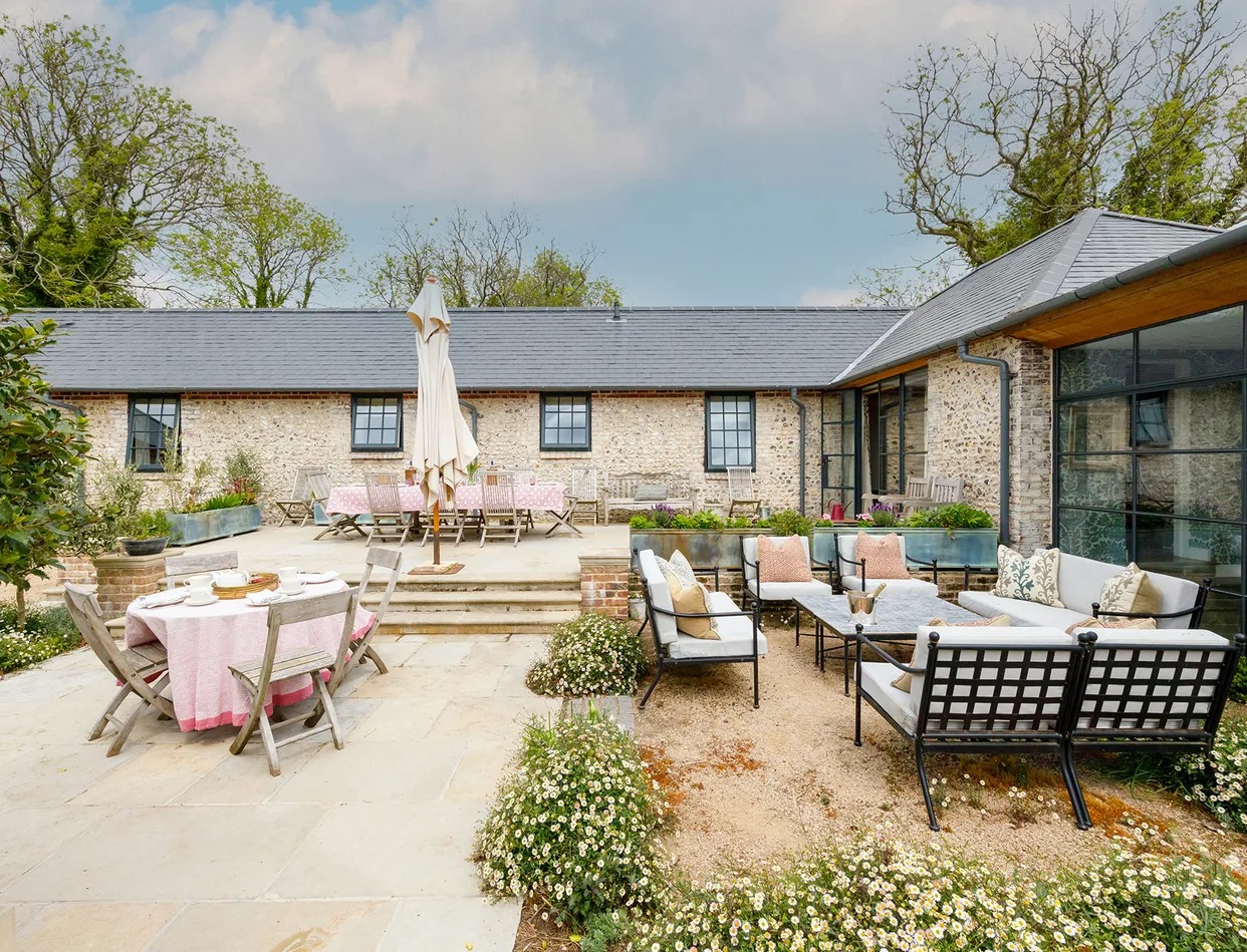 Cottage Helm Fraxfield West Sussex: Luxury 6-Bedroom Villa with Spa, Parking and Family-Friendly Features, West Sussex