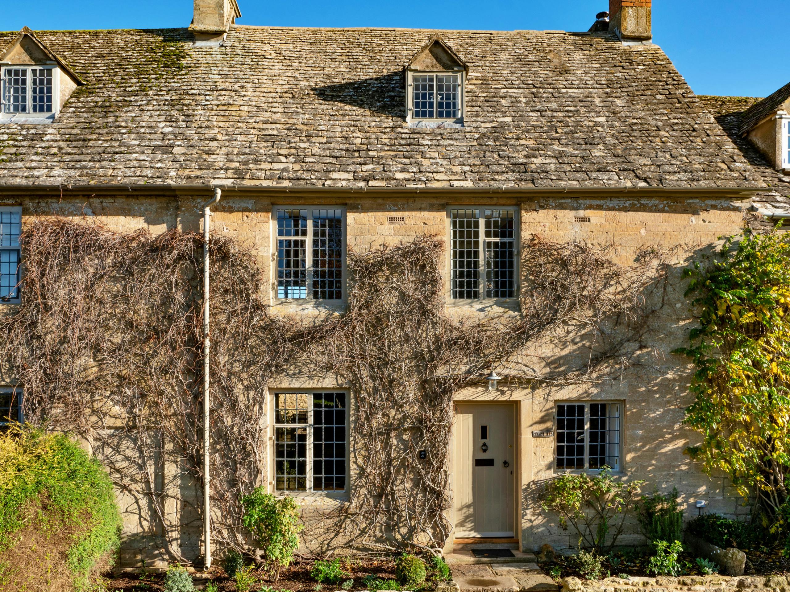 Cottage Helm Frazeley Chipping Norton: Charming 3-Bedroom Holiday Cottage with Spa and Private Parking, Chipping Norton
