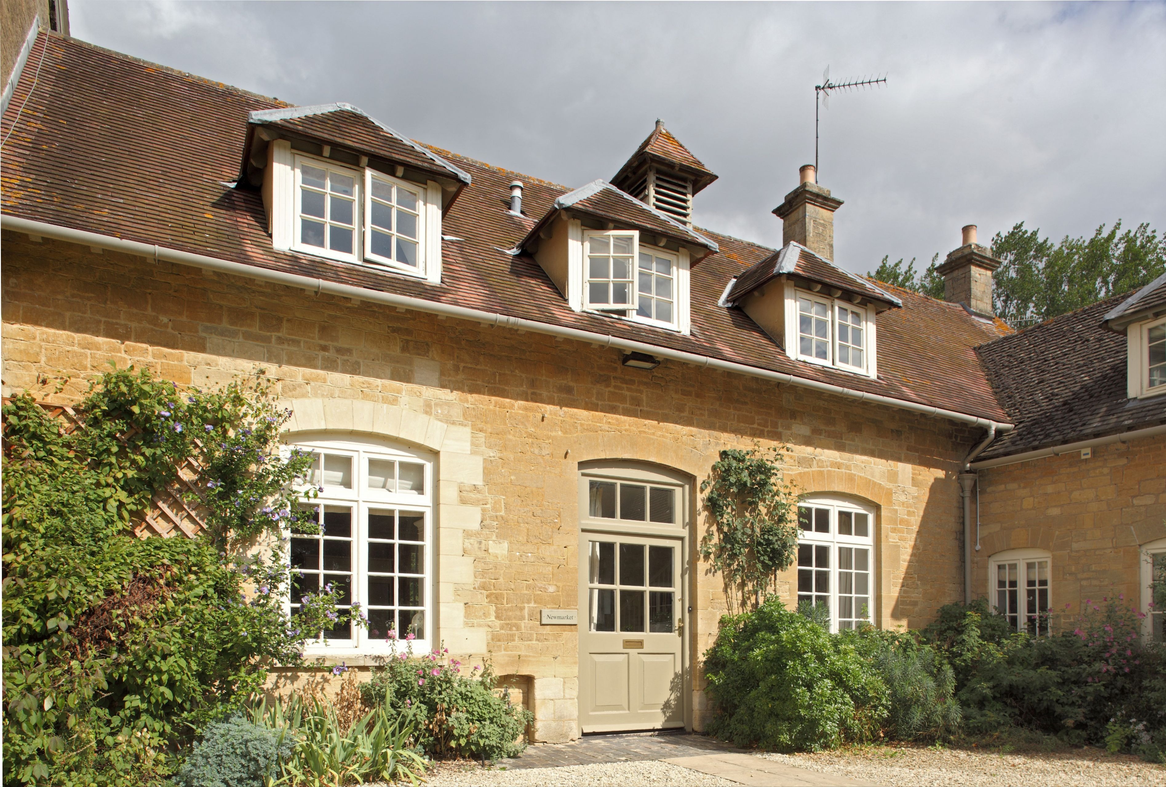 Cottage Helm Frazenham Chipping Norton: Luxury 4-Bedroom Cottage with Pool and Spa, Chipping Norton Oxfordshire