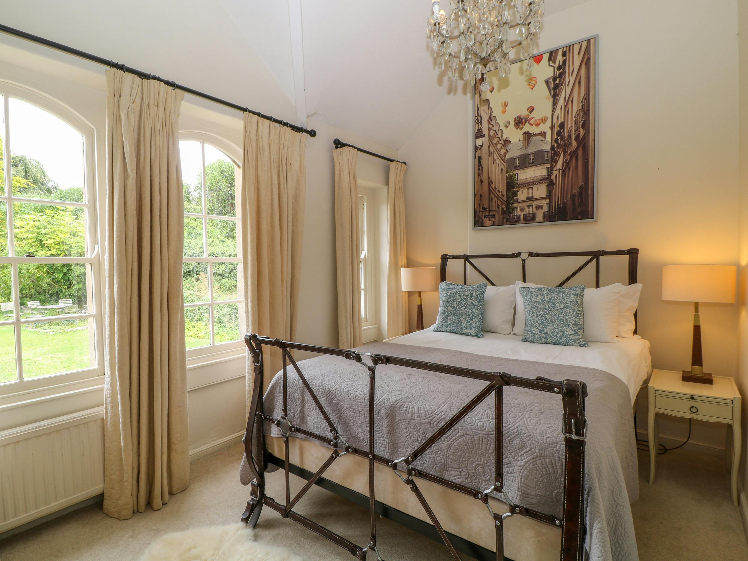 Cottage Helm Frazer Colerne: Charming 3-Bedroom Holiday Cottage with Countryside Views, Wiltshire