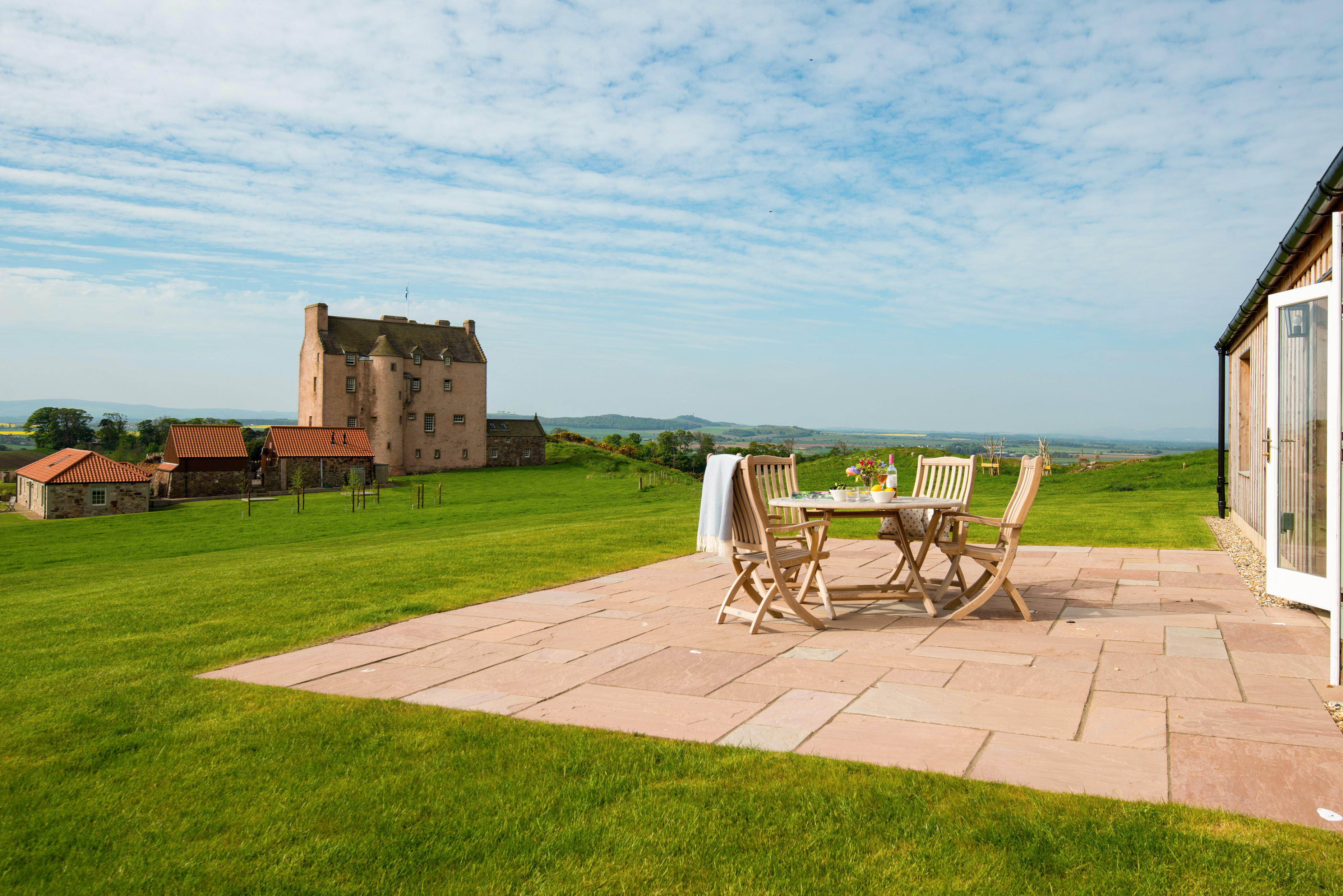 Cottage Helm Gifford Prestonpans: Luxury 2-Bedroom Cottage with Seaview and Spa in East Lothian