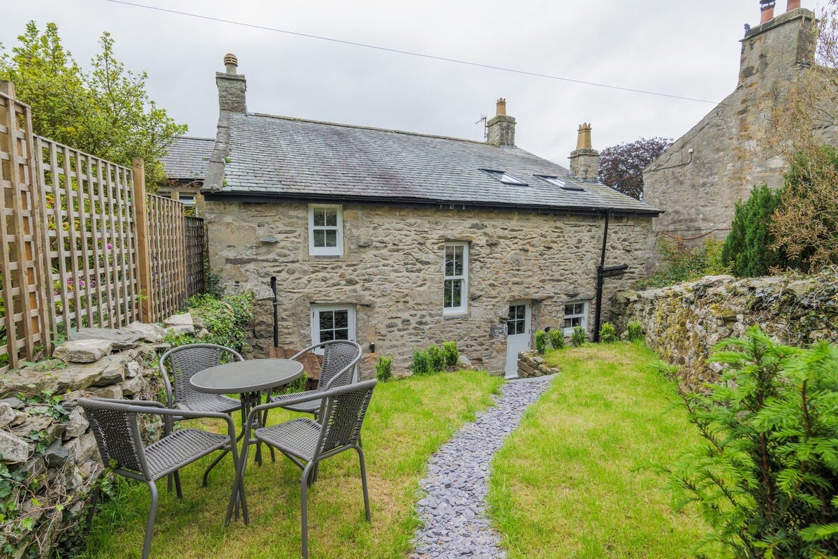 Cottage Helm Gunnerside Austwick: Charming 3-Bedroom Holiday Cottage with Fireplace and Lake Views, Yorkshire Dales