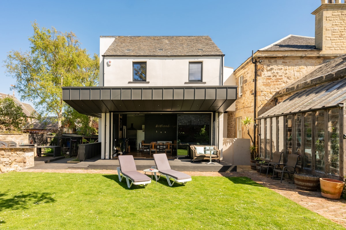 Cottage Helm Haweside Edinburgh: Romantic 1-Bedroom Cottage with Sauna and Seaview, Edinburgh