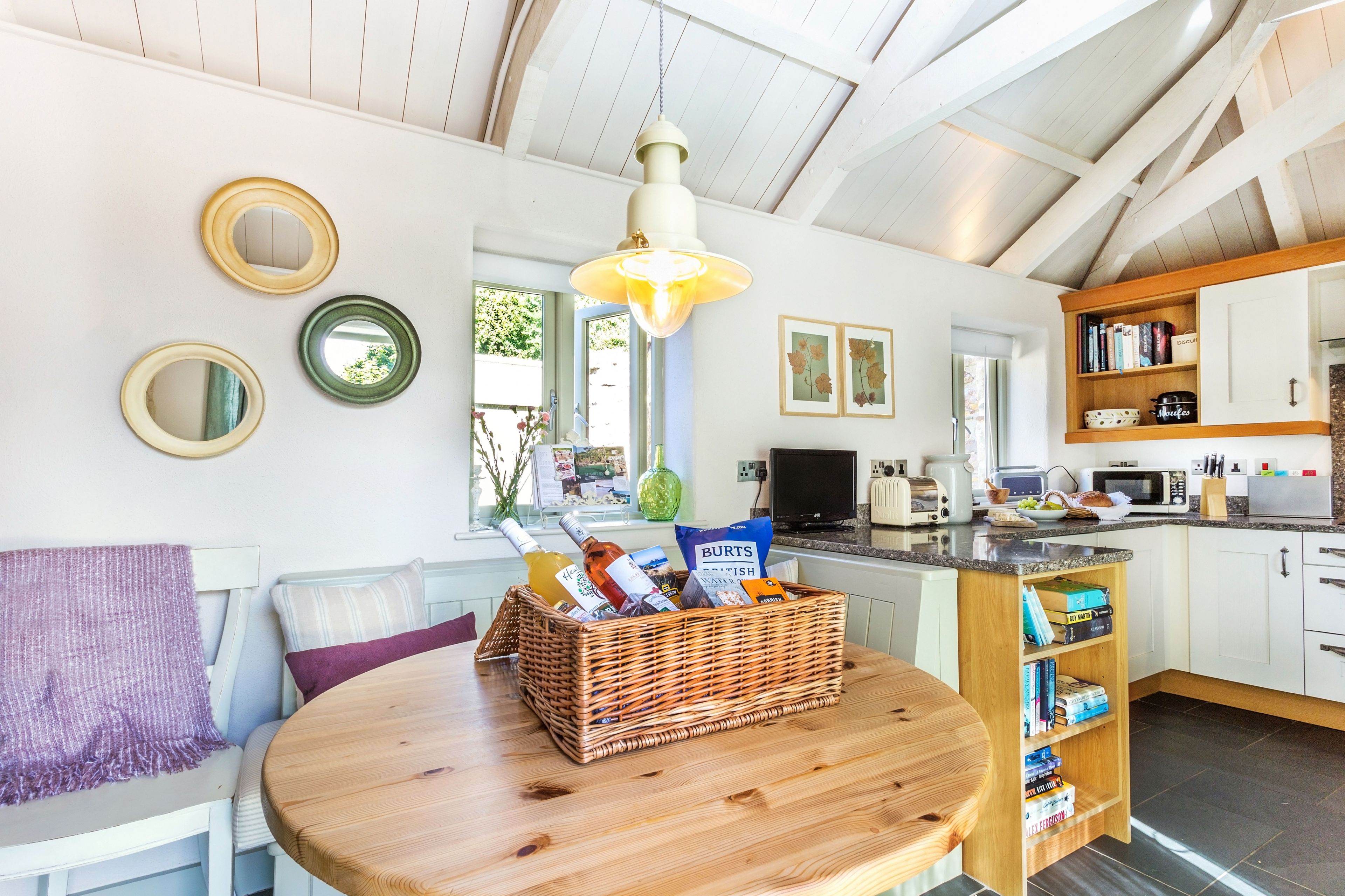 Cottage Helm Hawke Perranporth: Charming 2-Bedroom Holiday Cottage with Sea Views in Perranporth