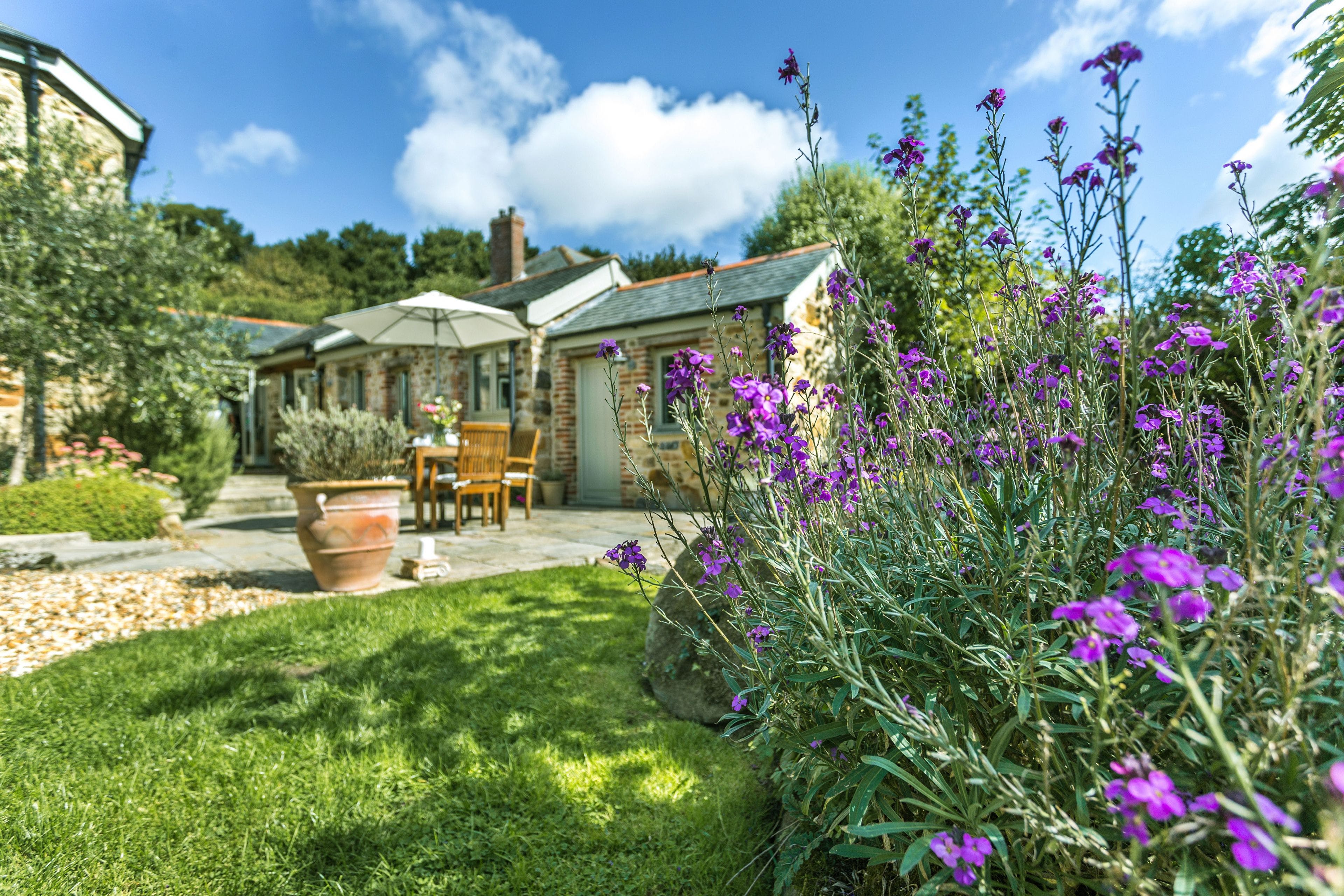Cottage Helm Hawke Perranporth: Charming 2-Bedroom Holiday Cottage with Sea Views in Perranporth