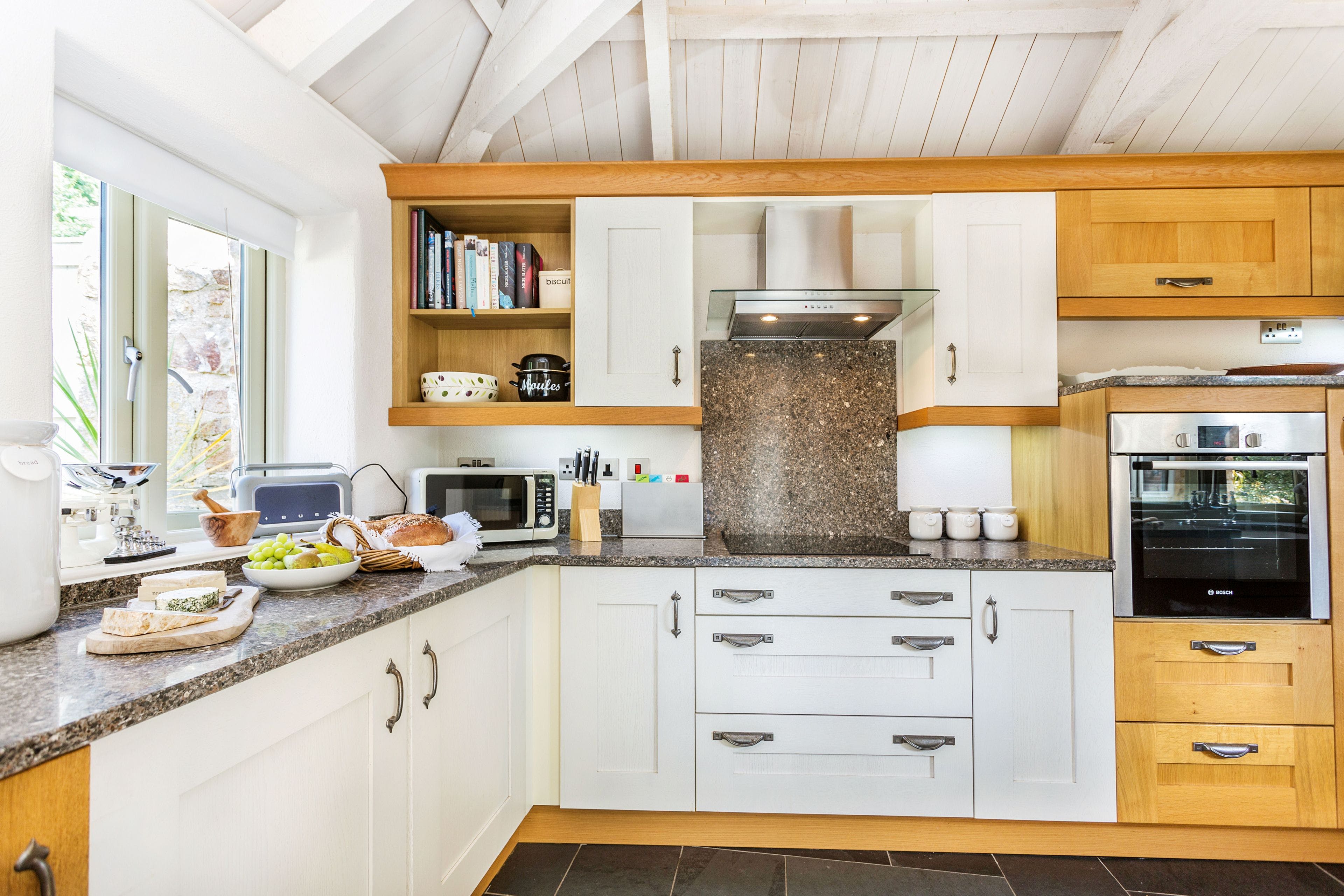 Cottage Helm Hawke Perranporth: Charming 2-Bedroom Holiday Cottage with Sea Views in Perranporth