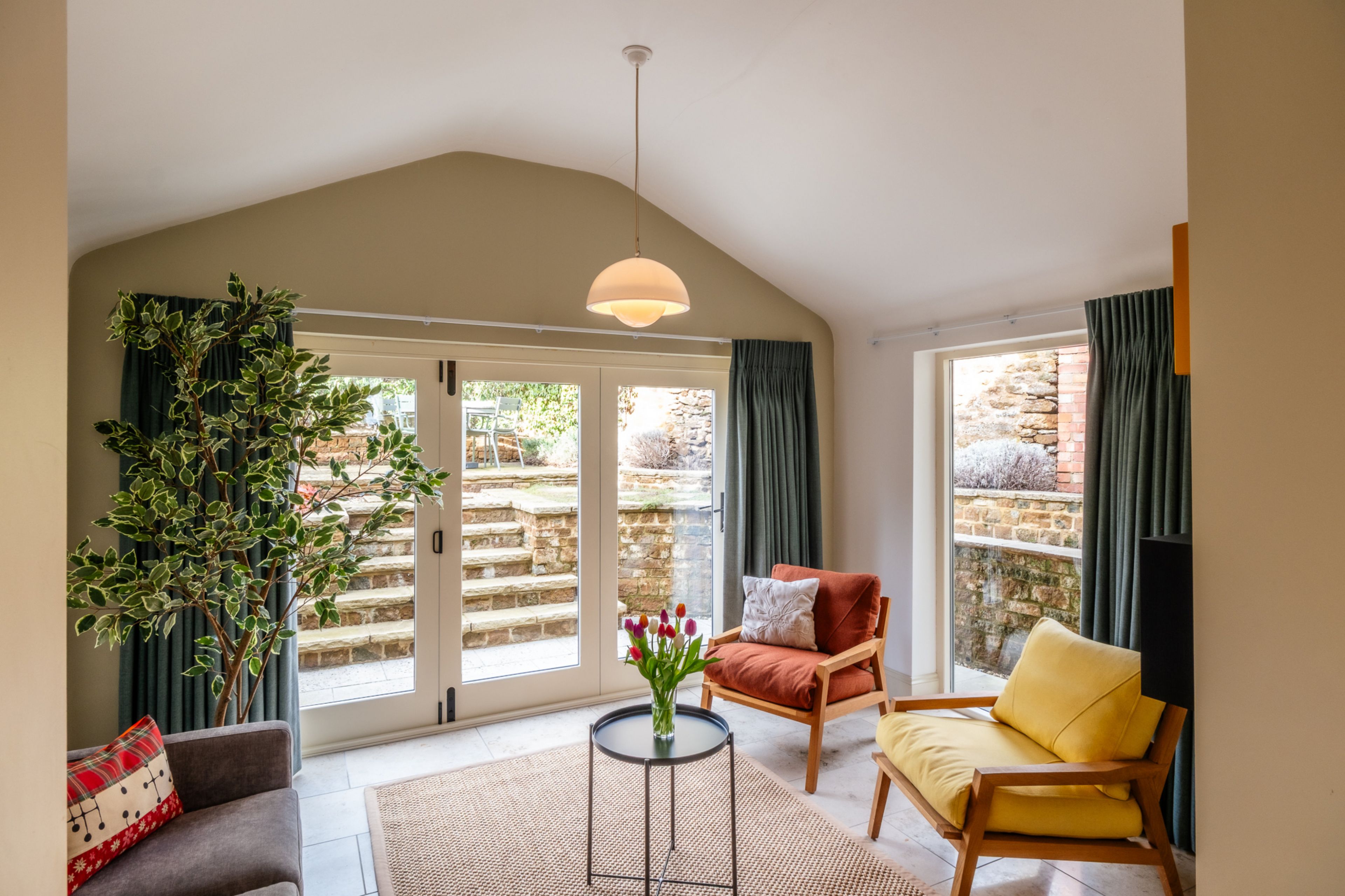 Cottage Helm Hawthorn Burford: Charming 2-Bedroom Holiday Cottage with Fireplace and Private Parking, Burford