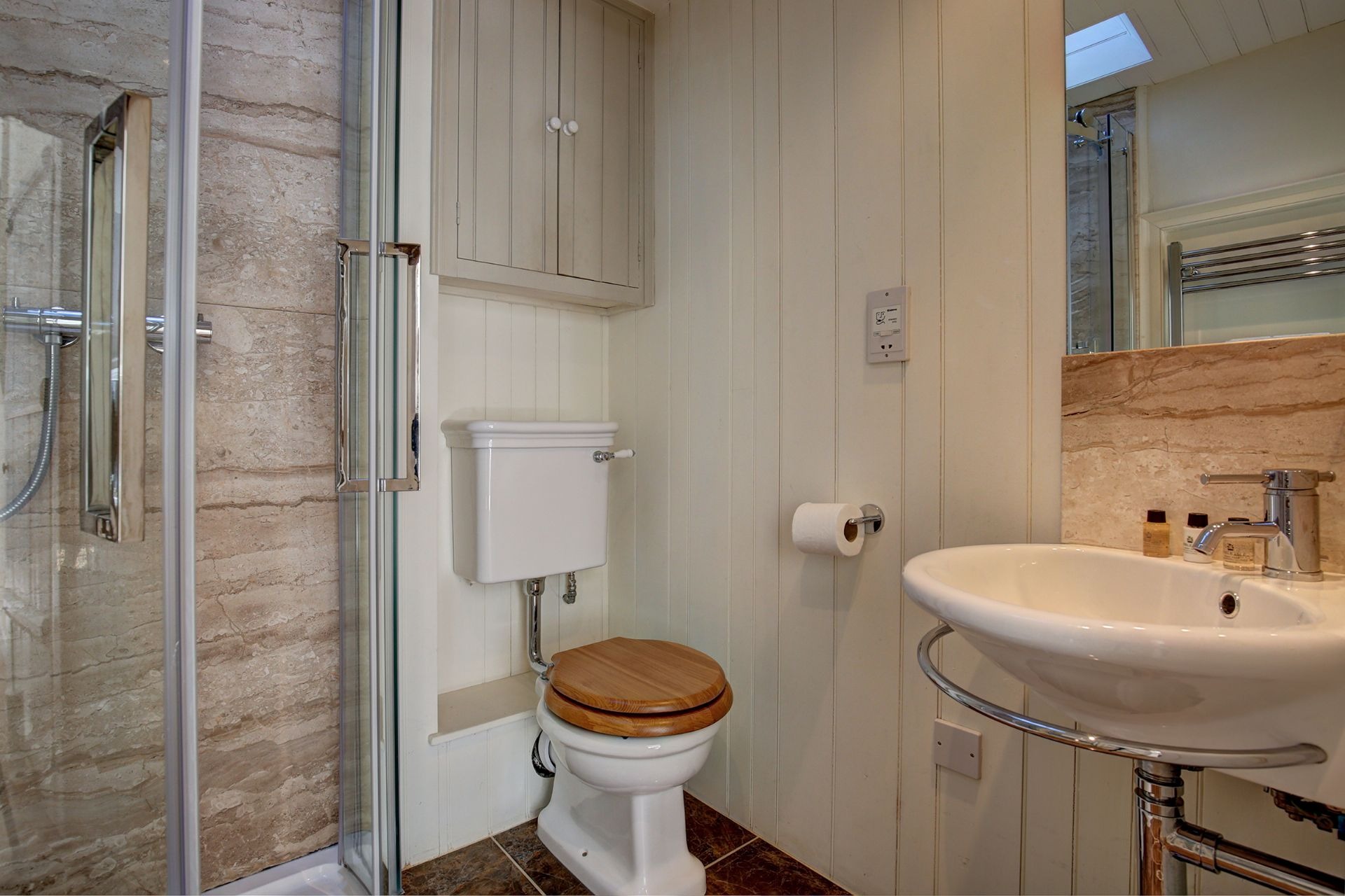 Cottage Helm Hawthorn Burnham Market: Luxury 3-Bedroom Cottage with Sea View and Private Parking, Burnham Market