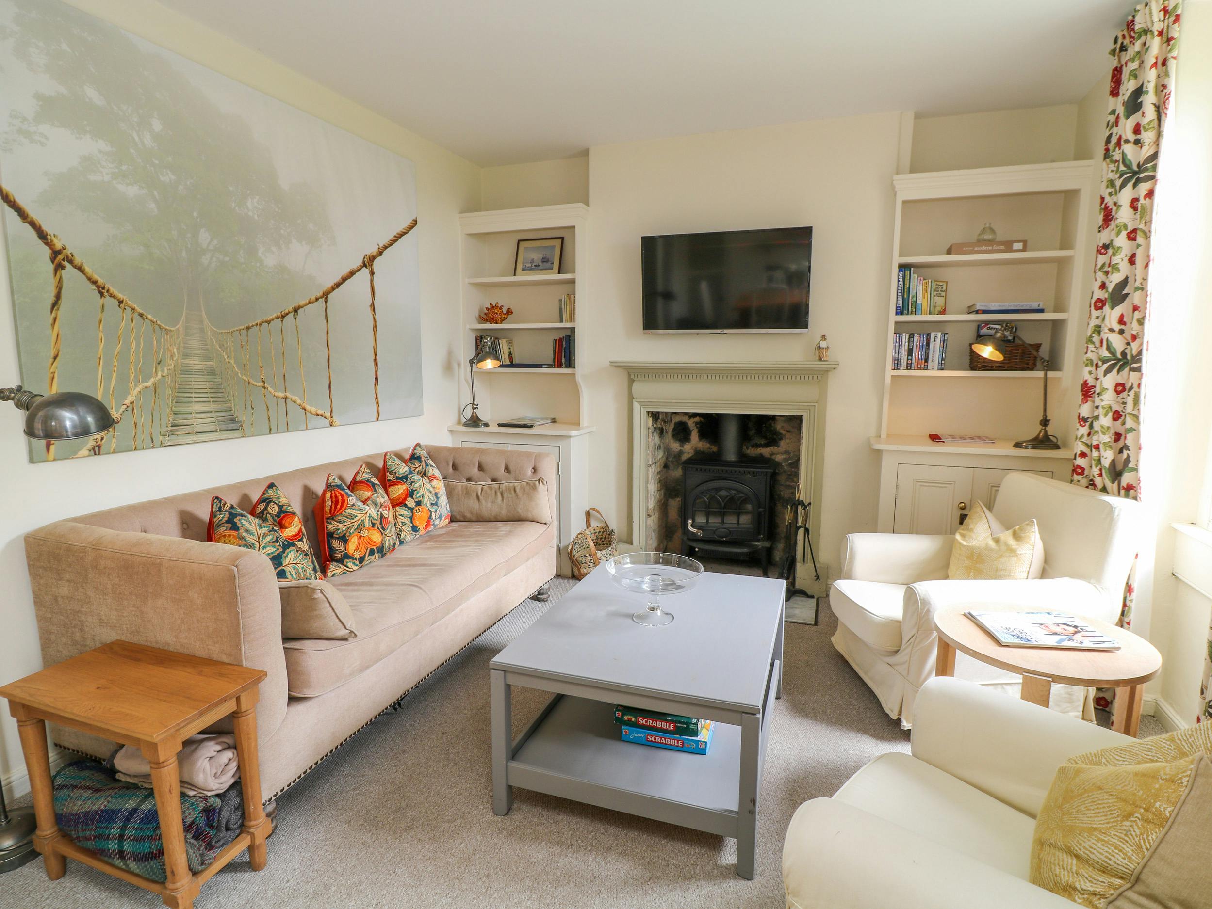 Cottage Helm Hawthorn Colerne: Luxury 3-Bedroom Cottage with Countryside Charm and Private Parking, Bath