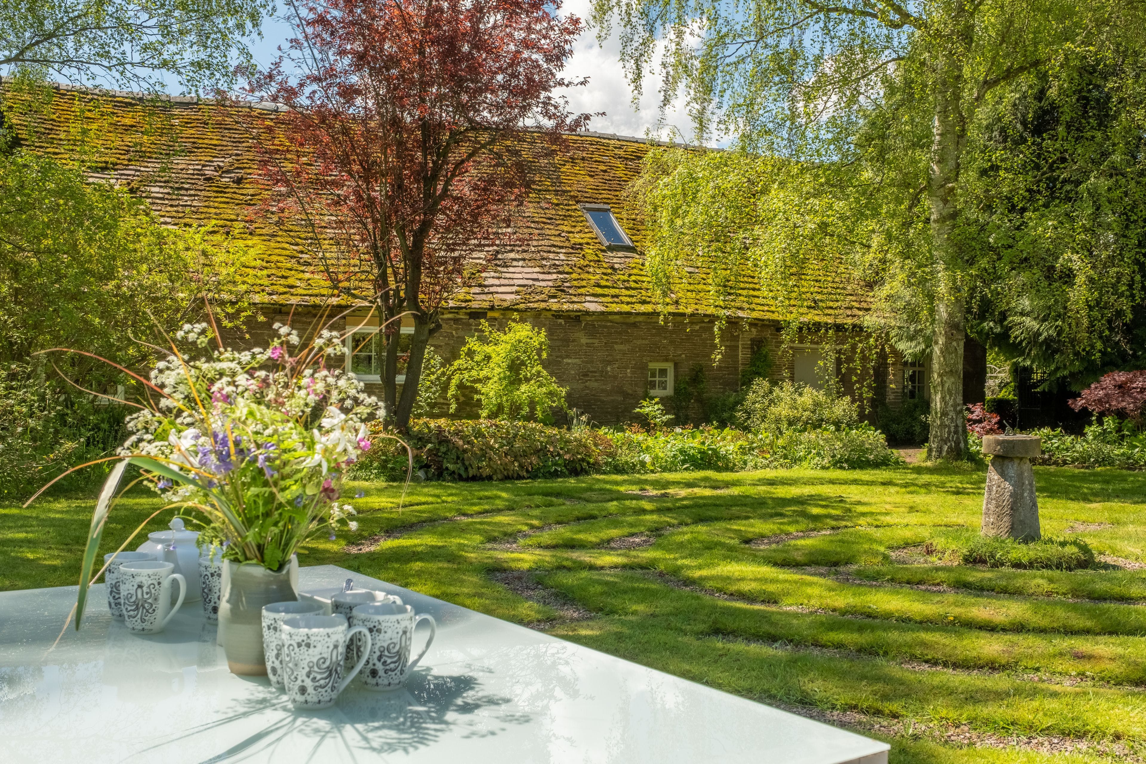 Cottage Helm Hawthorn Holme Lacy: Charming 4-Bedroom Holiday Cottage with Private Parking, Herefordshire