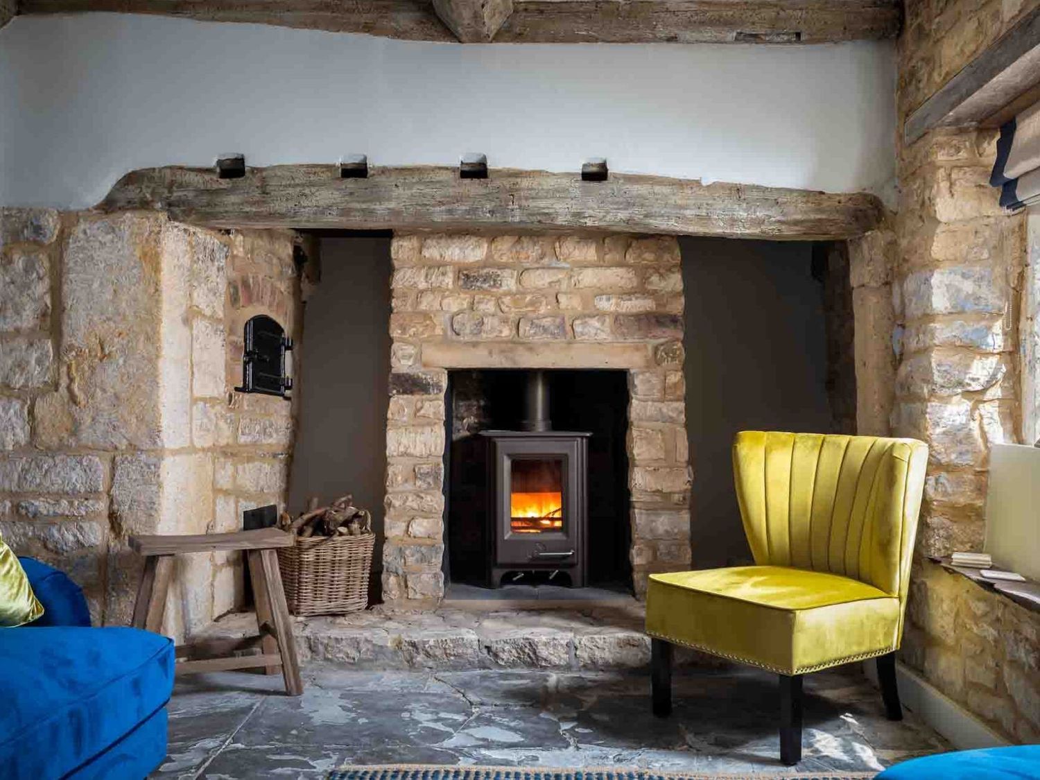 Cottage Helm Hawthorn Mickleton: Charming 2-Bedroom Holiday Cottage with Modern Kitchen and Garden, The Cotswolds