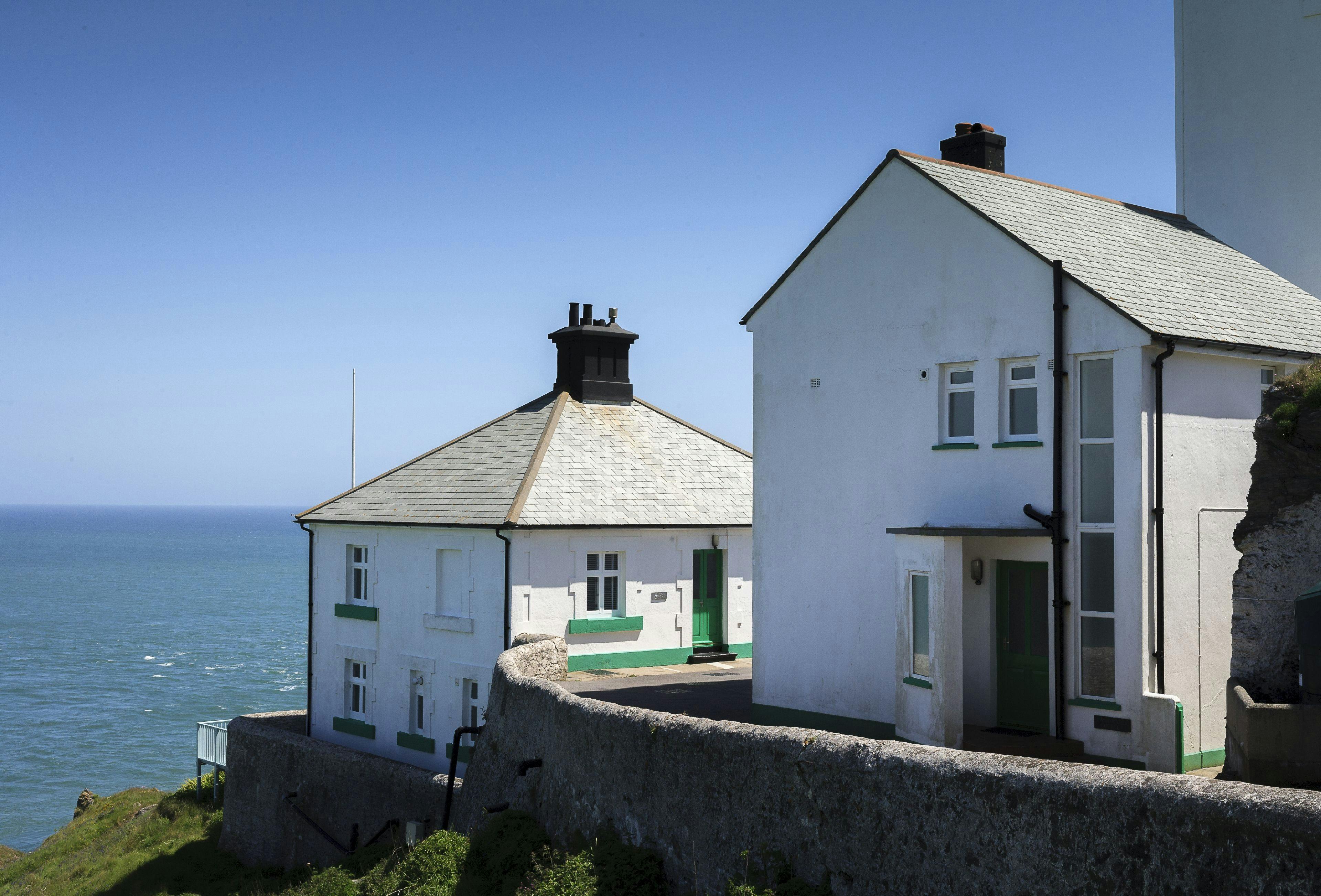 House Haar Stonehouse Bay Salcombe: Luxury 3-Bedroom Apartment with Sea Views and Private Parking, Salcombe